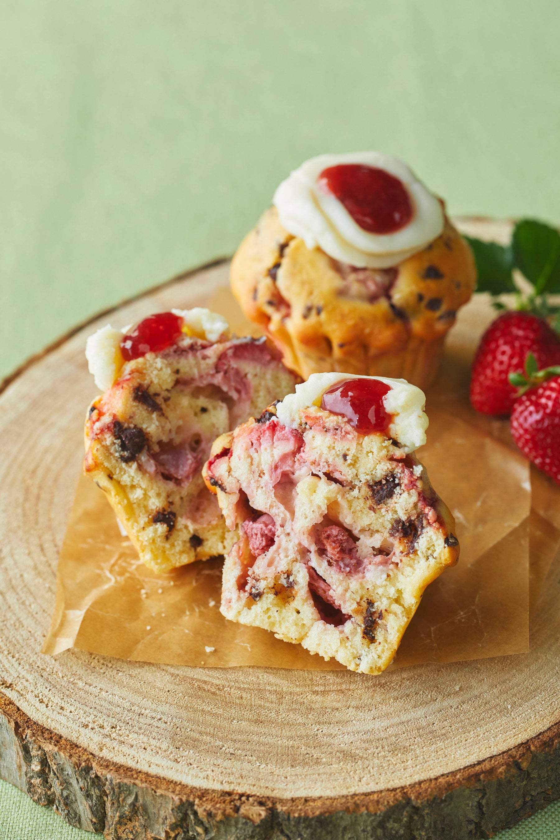 余市「アリス・ファーム」 手焼きマフィン・いちごショコラ （1個）501円【各日限定60】◎前半