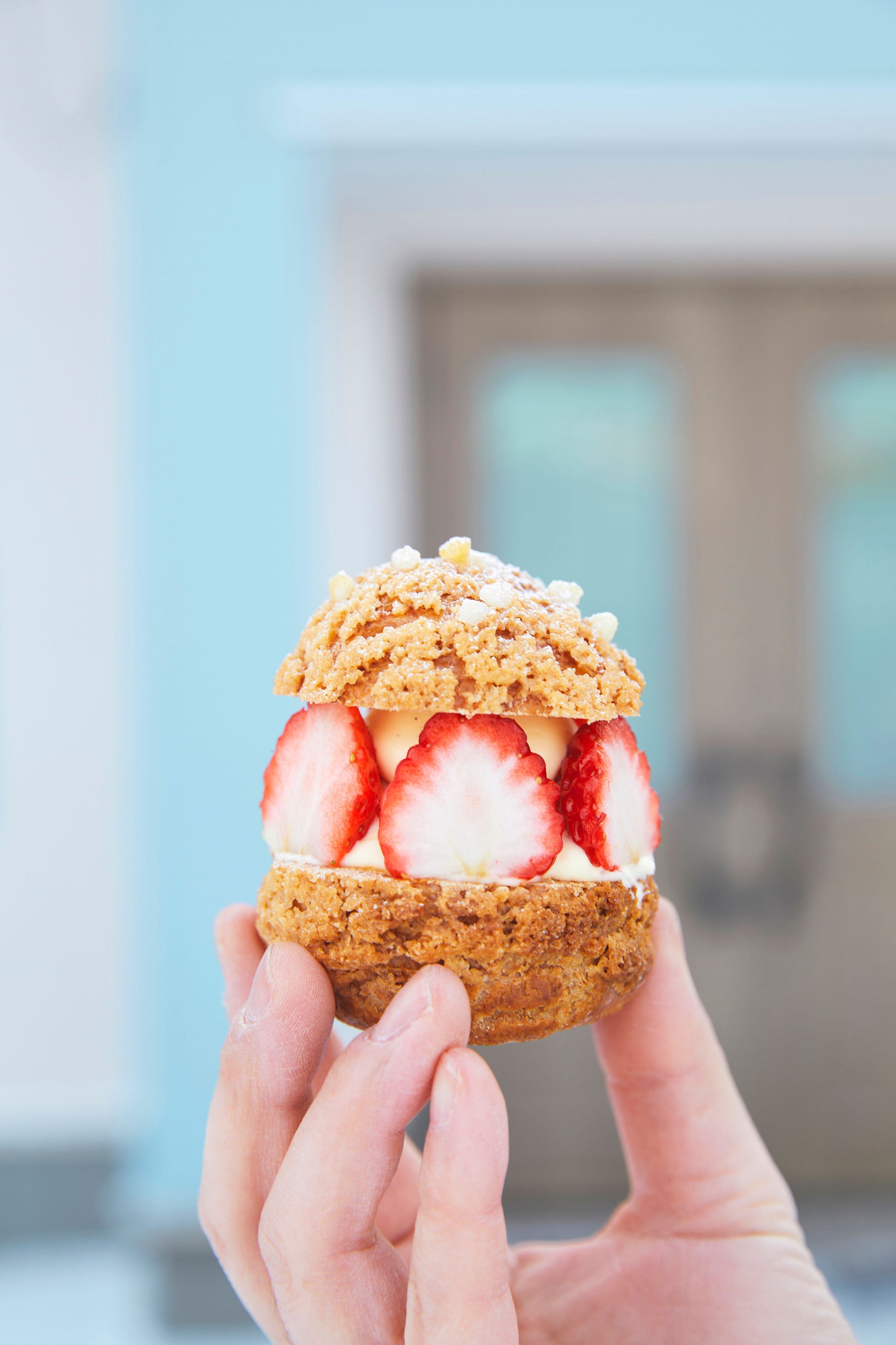 富良野「furano bijou（フラノビジュー）」 富良野小麦のクッキーシュー 贅沢いちご （1個）593円［各日限定150］