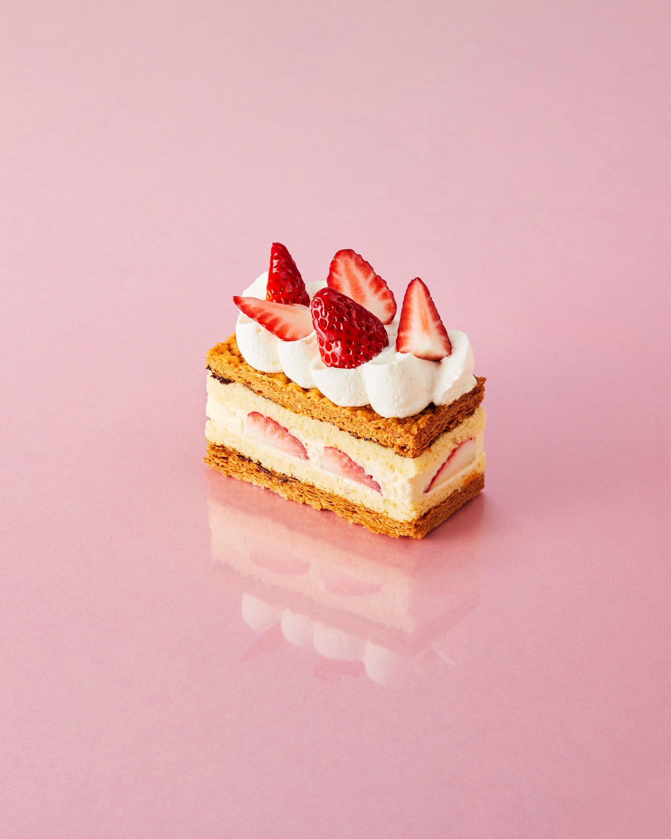 「シーキューブ」いちごのミルフィーユショートケーキ ¥864