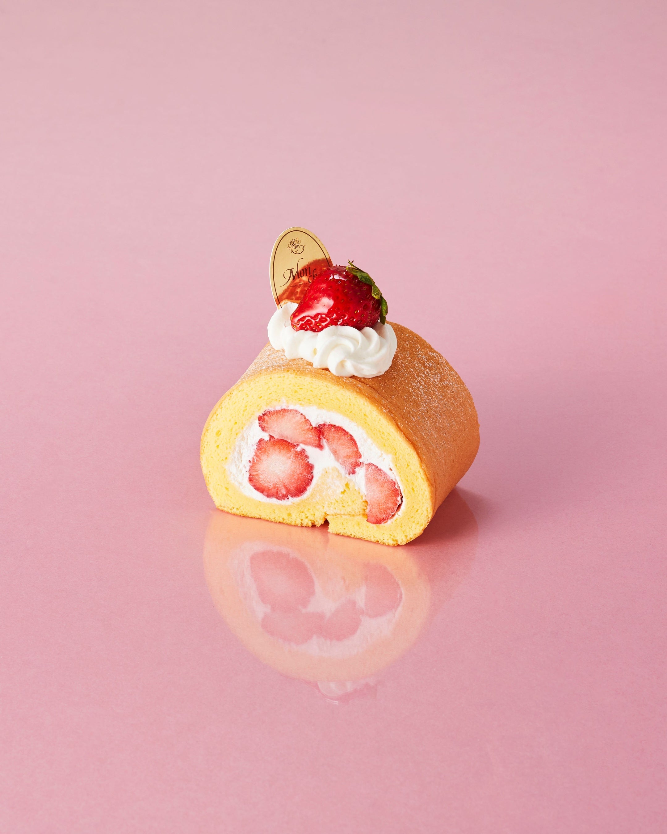 「パティスリー モンシェール」いちごろっとロール ¥1,026