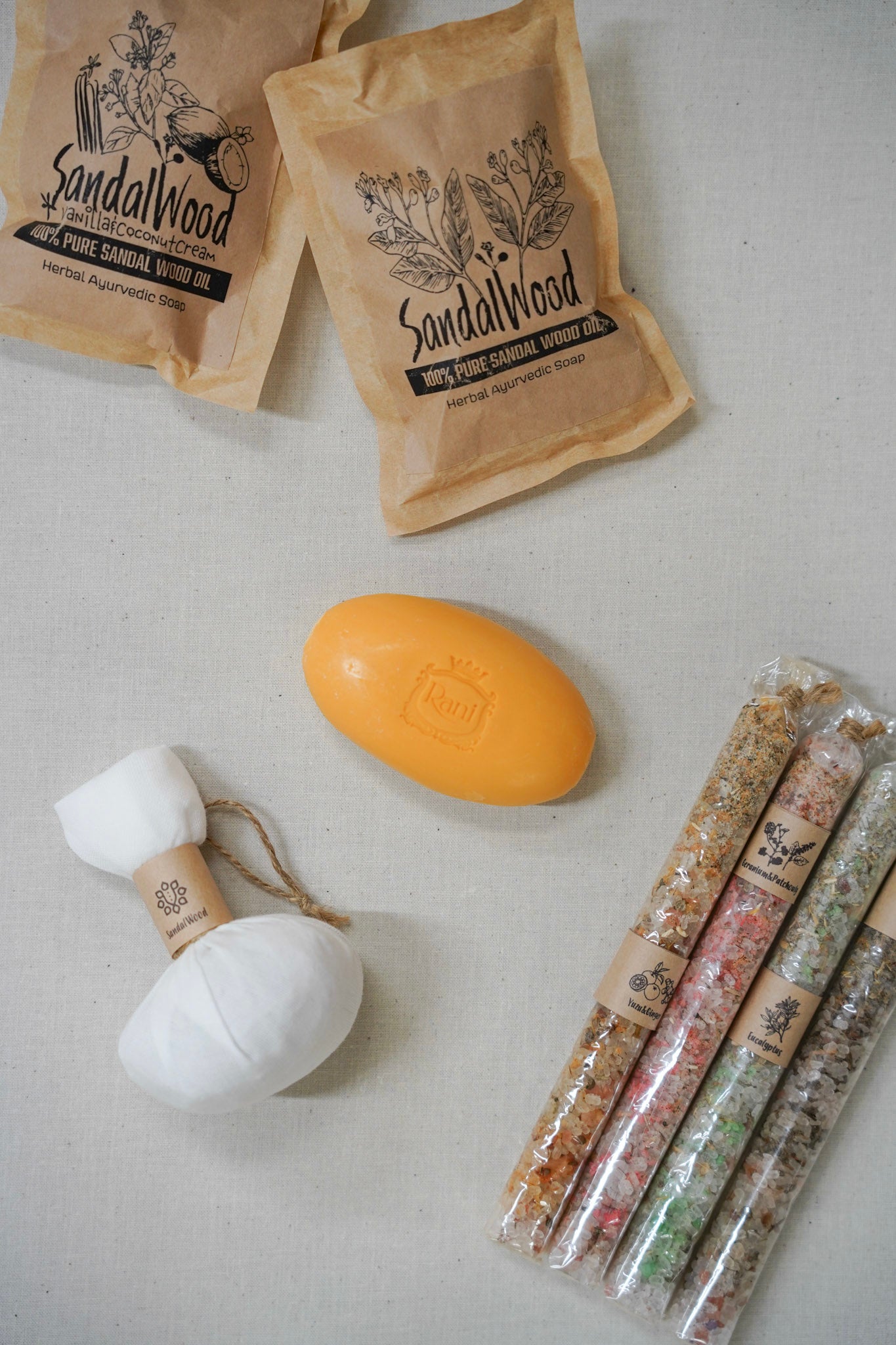 アユールヴェーダ サンダルウッドソープ　880円　など