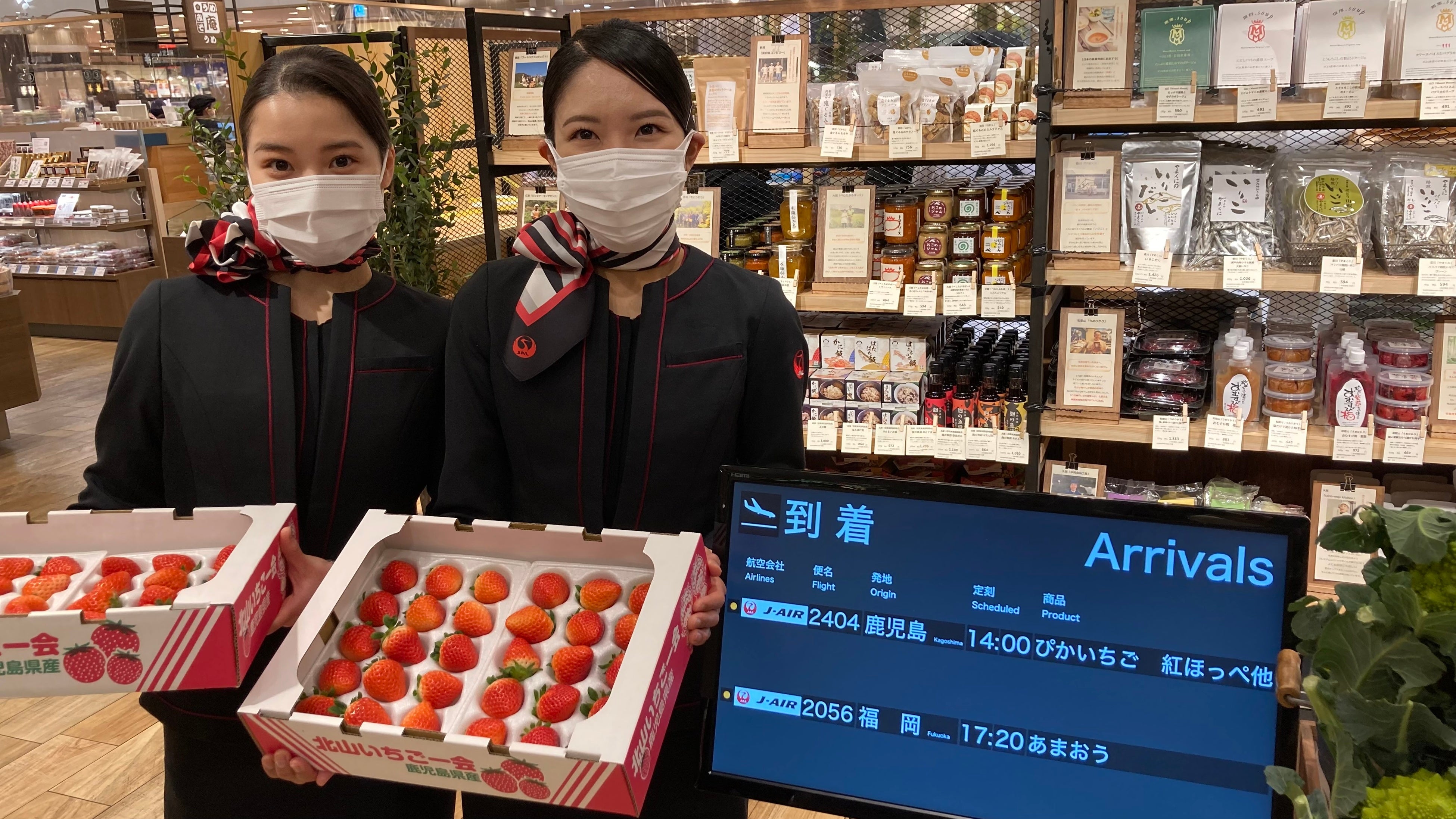 ジェイエア客室乗務員が売場でお出迎え