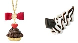 「Q-Pot」ハートチョコレート カップケーキバッグチャーム 8,580円 チョコレートソースホイップブローチ 6,600円