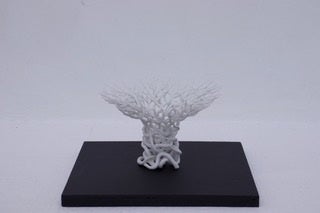 川瀬理央 「 刻ー小ー（４）」（磁土、11 x 11 x 7 cm） 価格 69,300円(税込)