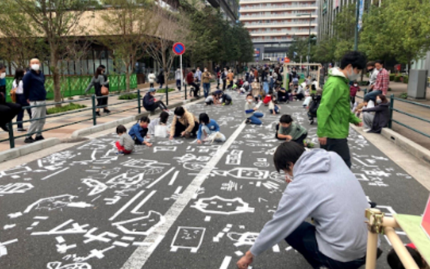 11月10日(日)みんなでつくるテープアート&トリックアート~play on the road~一日限定で道路をキャンバスに!ストリートアートをみんなで作ります。