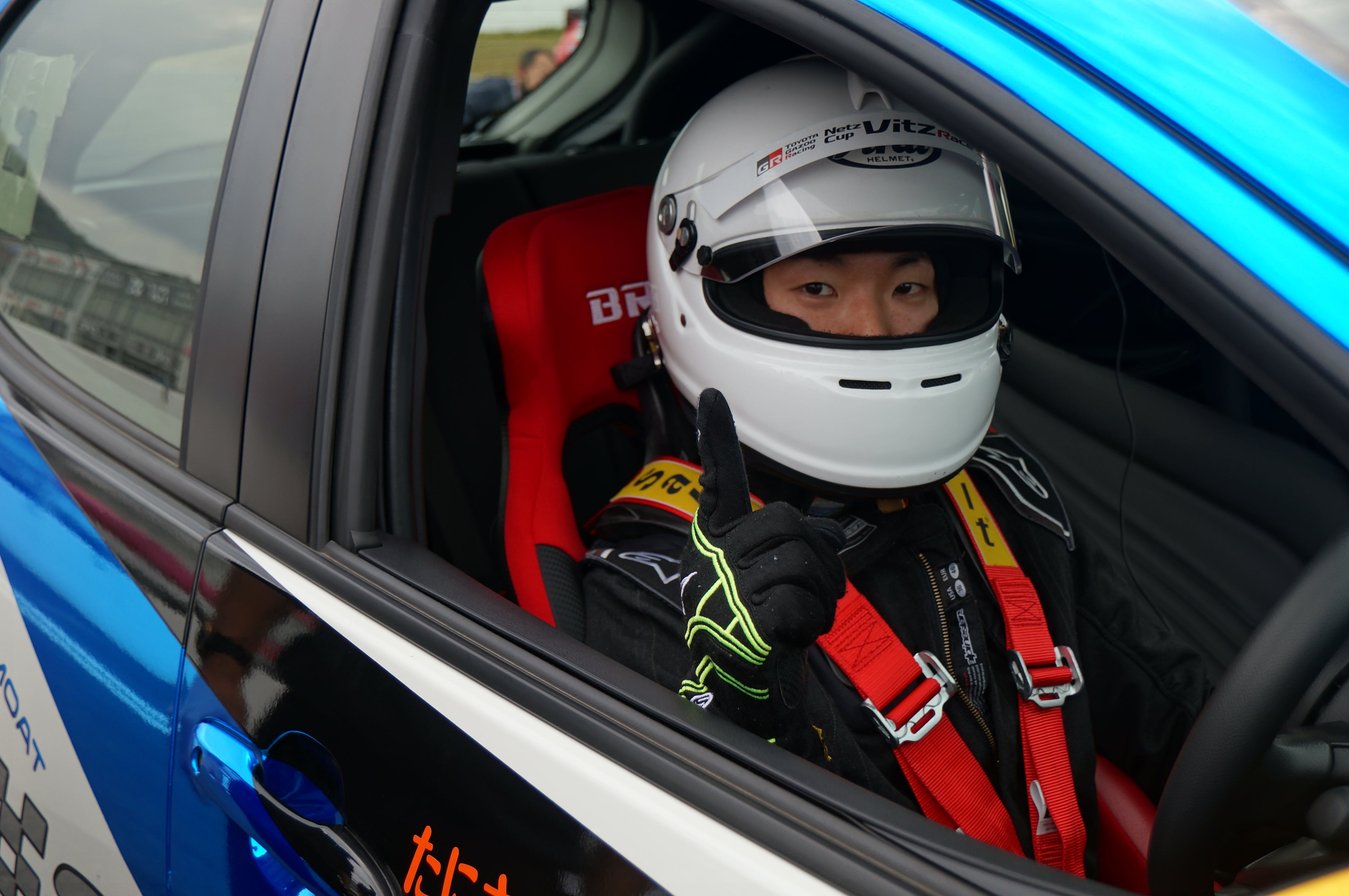 普段はネッツトヨタ富山のエンジニアとして活躍するドライバーの山口竜也。