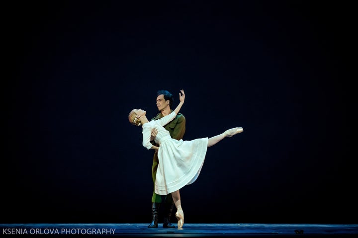 「少年の魔法の角笛」(振付：J.ノイマイヤー)を踊るリアブコとアッツォーニ。 ハンブルクで行われたウクライナのチャリティー公演にて。