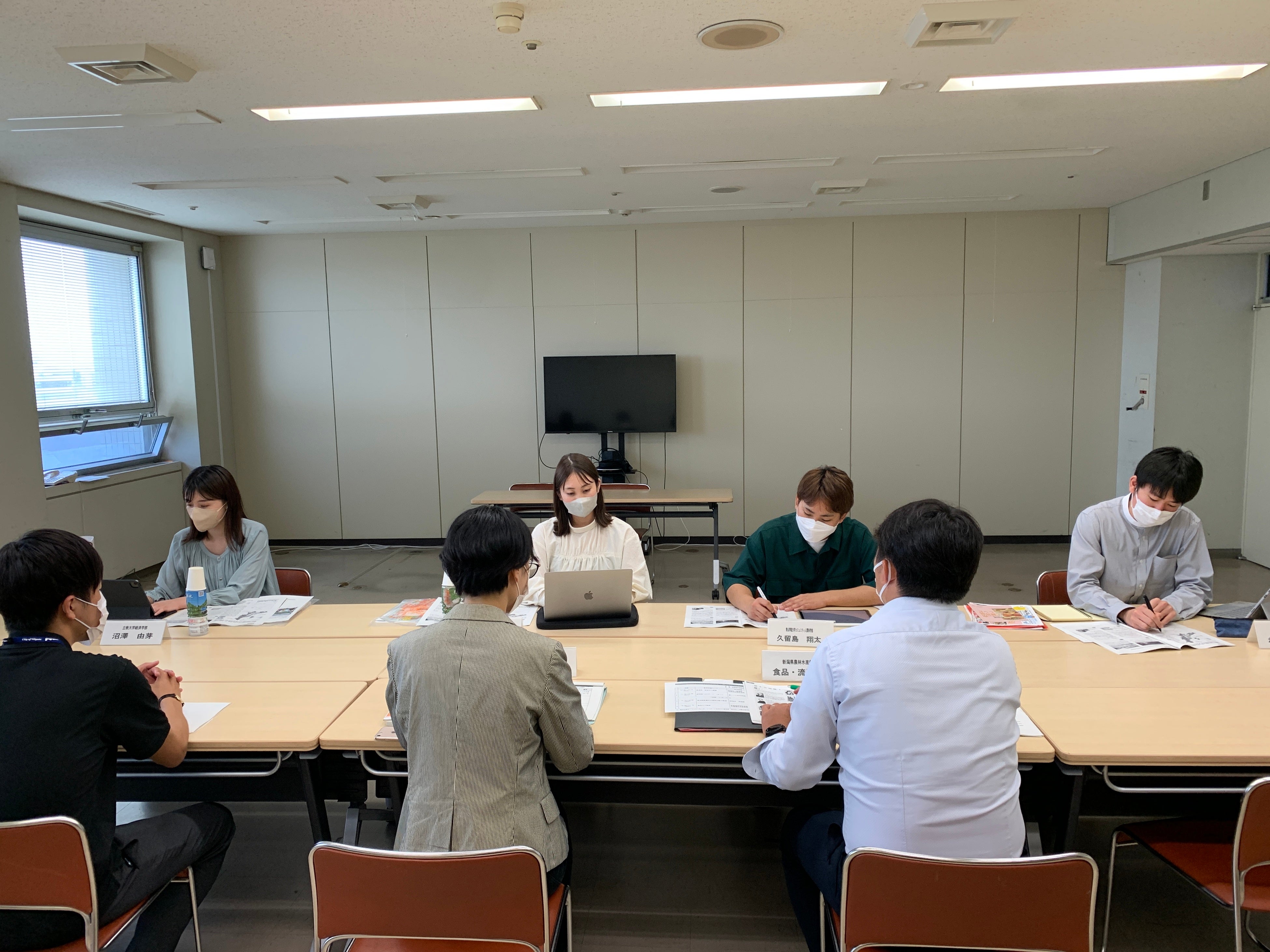 役場の方々との意見交換会の様子