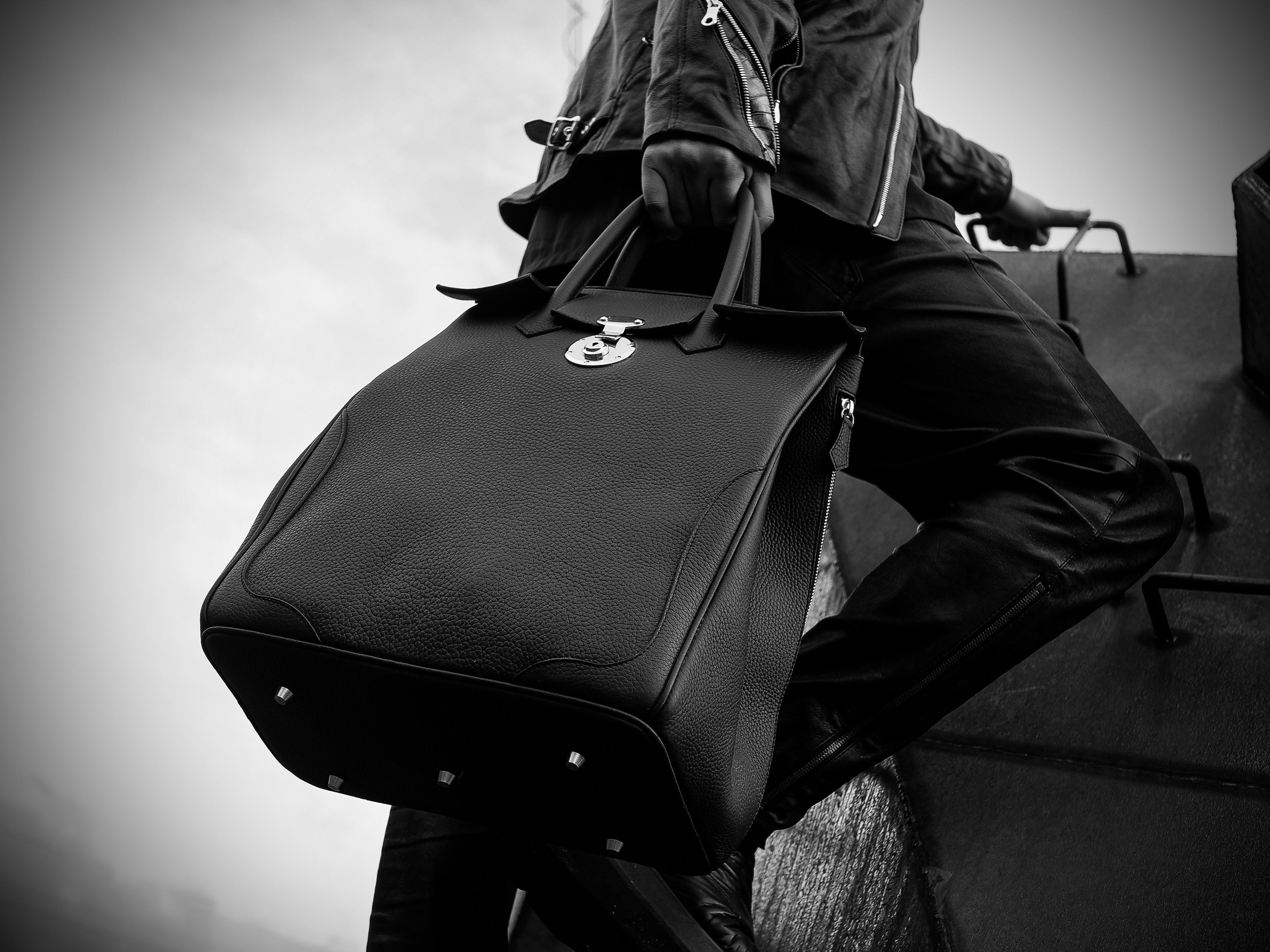 一流ビジネスマンの“ニューアイコンバッグ”】KABUTO、「移動式