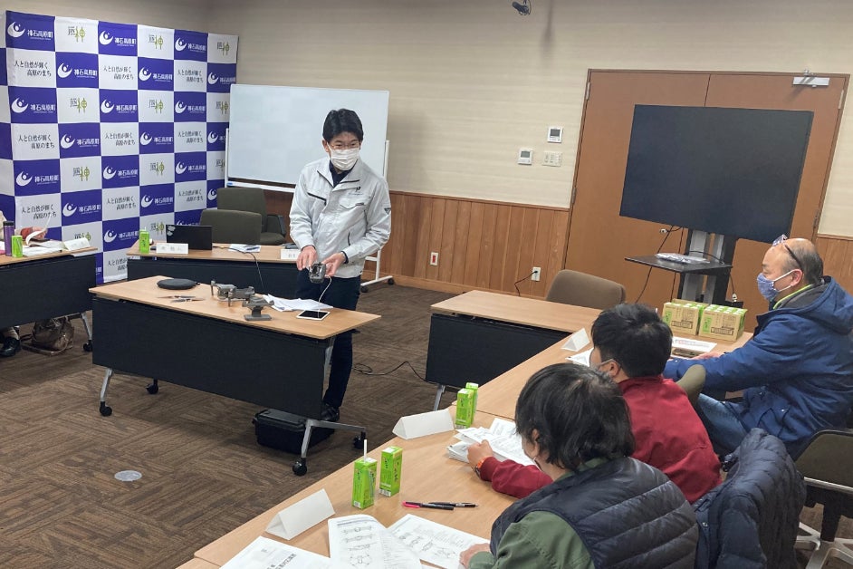 <ドローンを活用した災害対応に関する講習の様子>