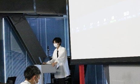 サービス企画発表会の様子