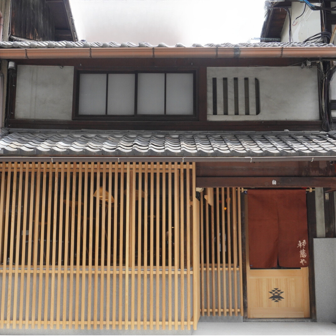 伝統とモダンが融合した店構え