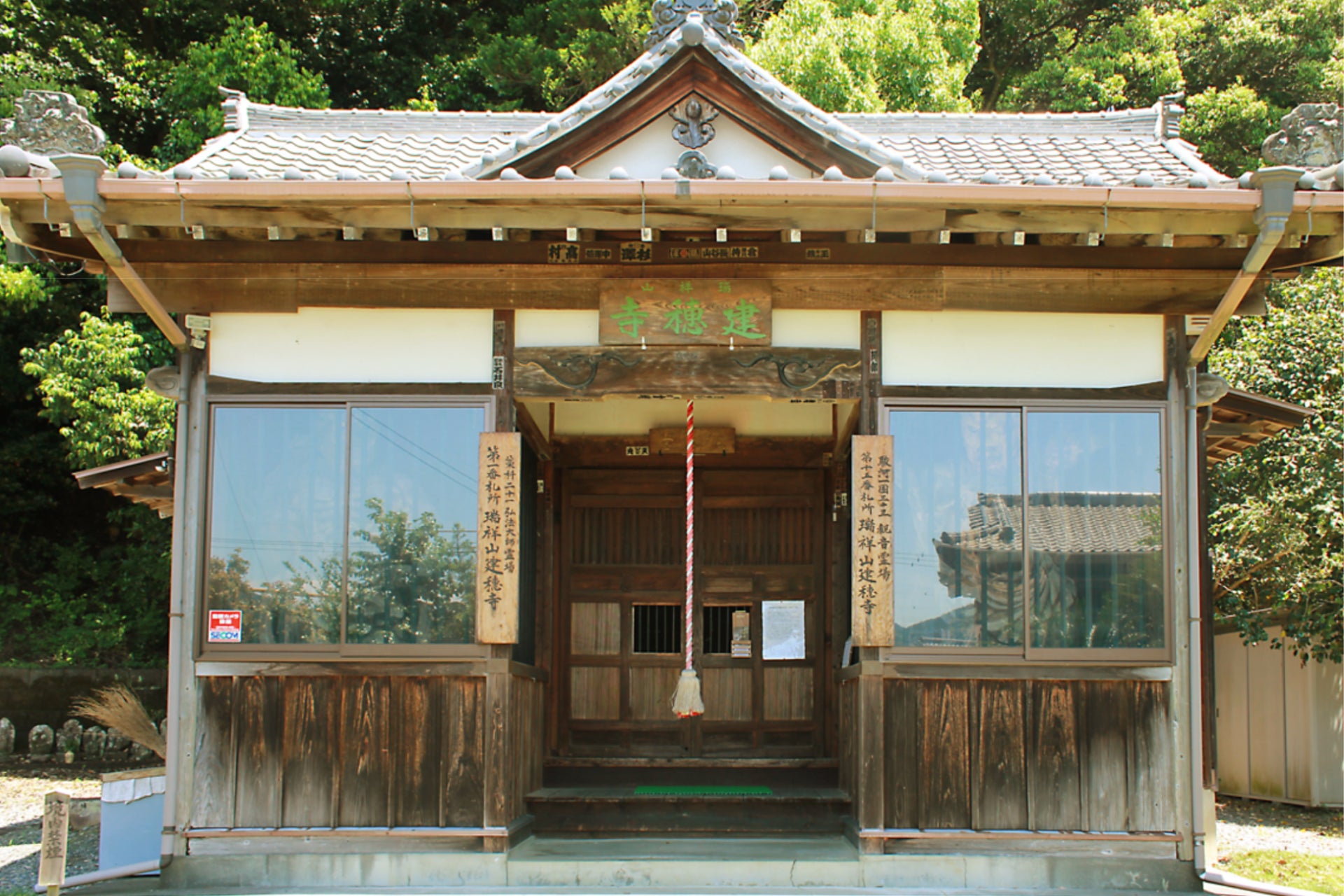 地域住民が守り続ける貴重な仏像群の保存活動を支援 粋響株式会社、チャリティーイベント「招福展」売上の一部【5万円】を静岡市・建穂寺観音堂の保存団体へ寄付