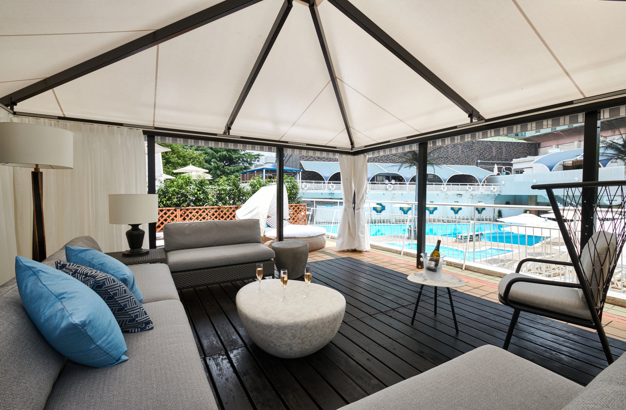 LUXURY PRIVATE COTTAGE SUPER CABANA