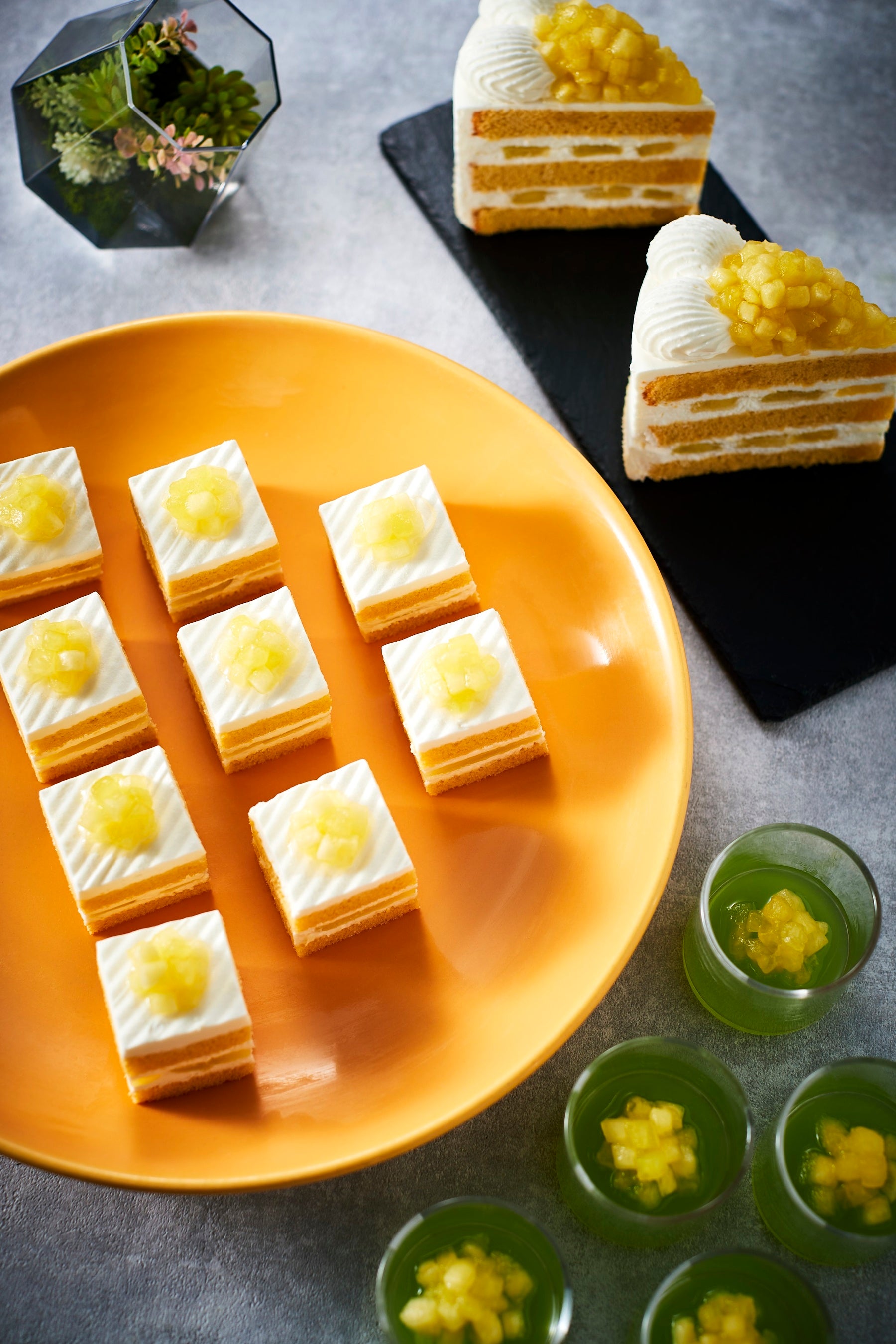 『スーパーメロンショートケーキ』 糖度14度以上の静岡県産マスクメロンを使用。やさしい甘さが特徴のプレミアムスイーツ