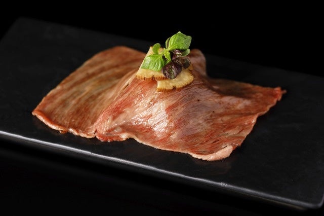 「秋田牛 炙り和牛寿司」