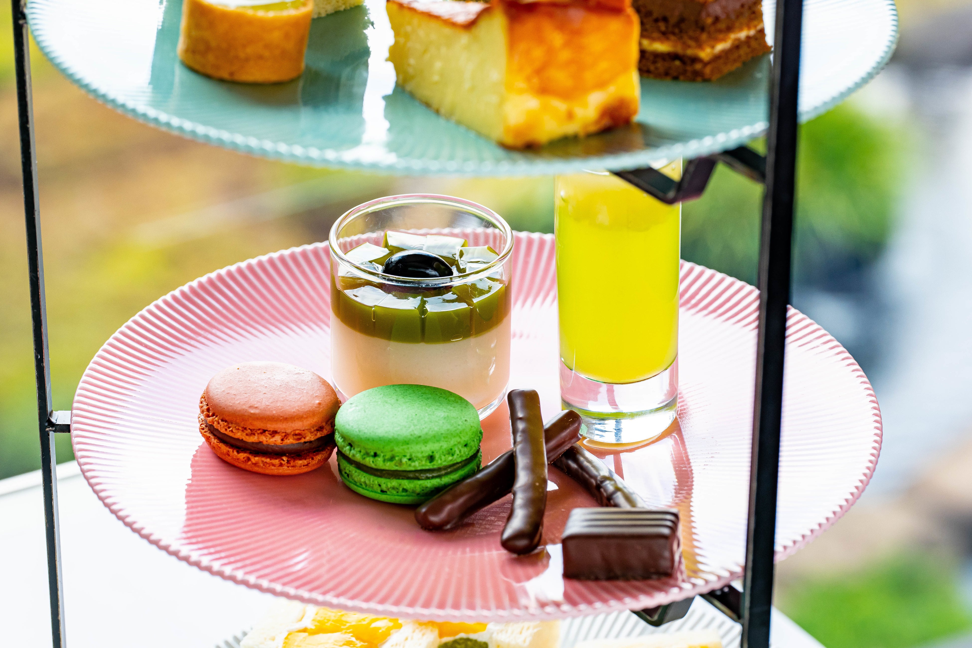 中段：ピュアメロンゼリー、新edoくず餅ゼリー、抹茶マカロン、チョコレートマカロン、ボンボンショコラ、 オランジェット