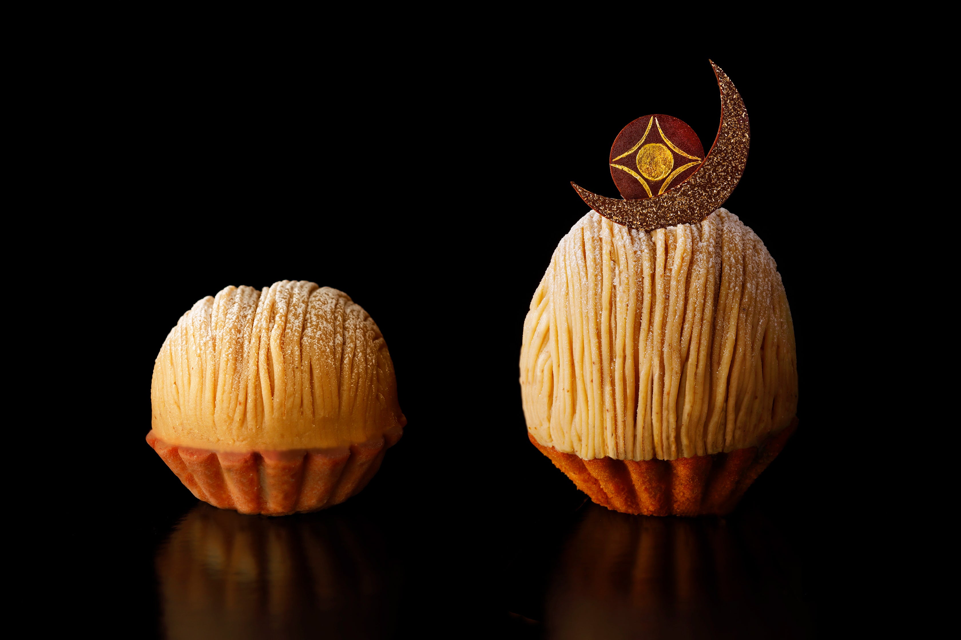 左）通常サイズのモンブラン　右）スーパーモンブラン