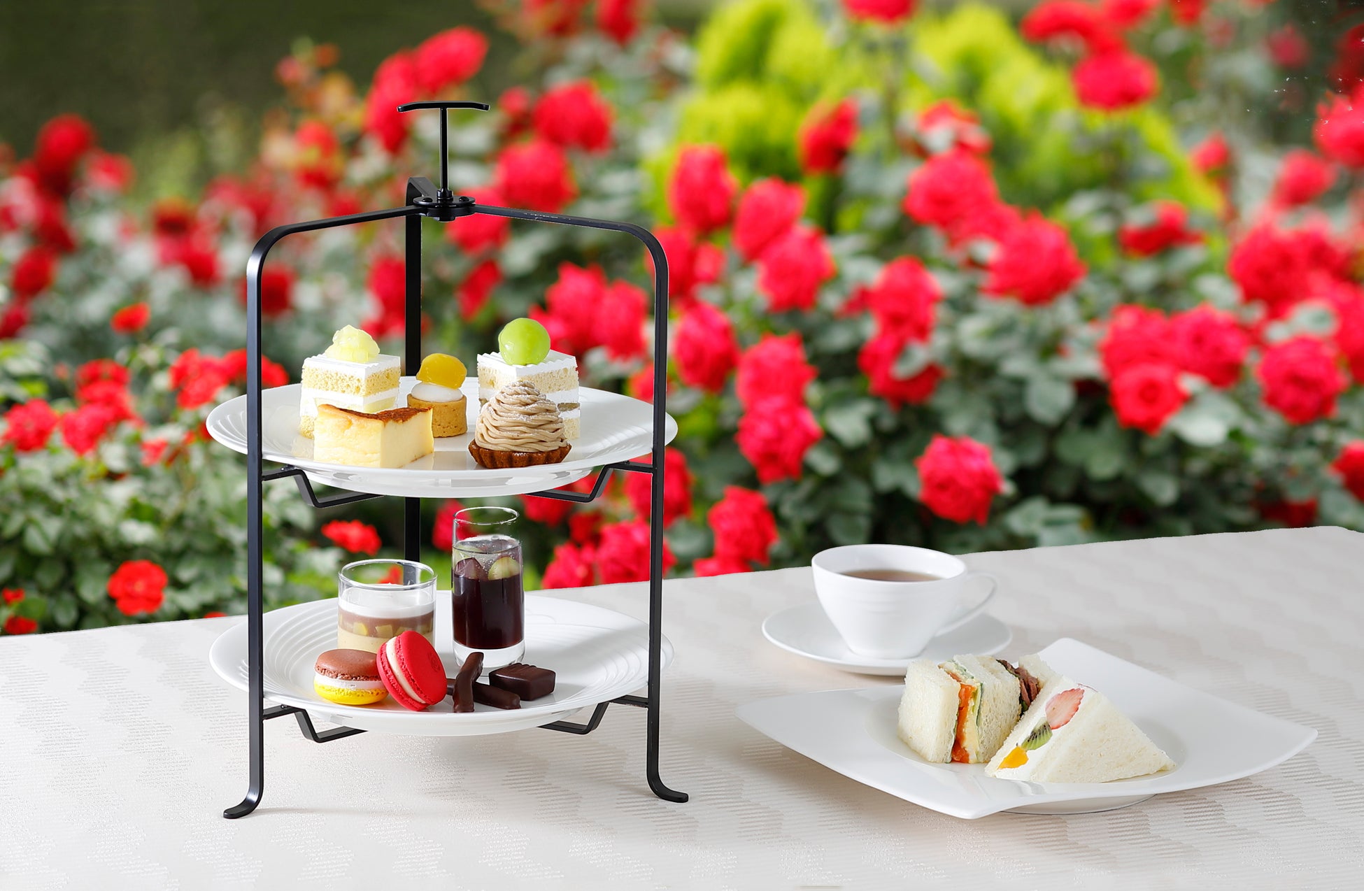 毎回、即完売の人気イベント『アフタヌーンティー at レッドローズガーデン』で優雅なヌン活を