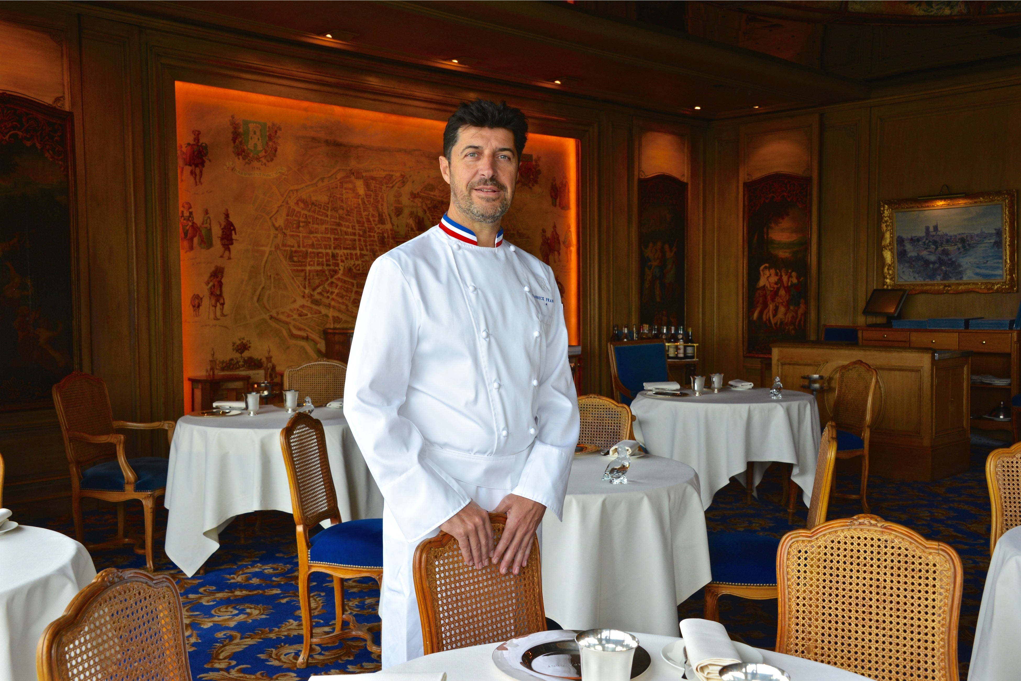 2004年 M.O.F. 受章。「トゥールダルジャン」パリ本店 エグゼクティブシェフ ヤニック・フランク