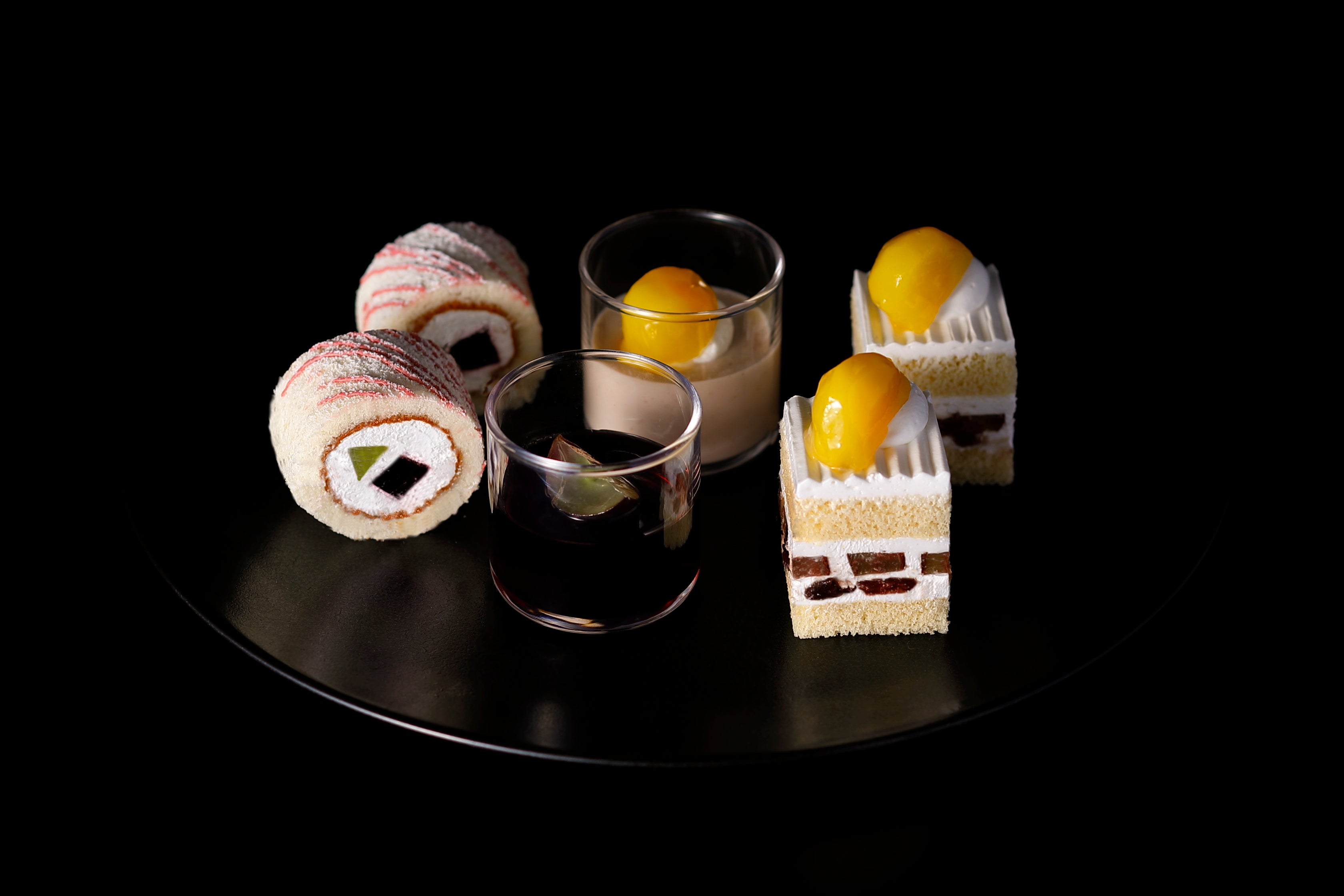 ※9月～10月には、栗とぶどうのスイーツも並びます。