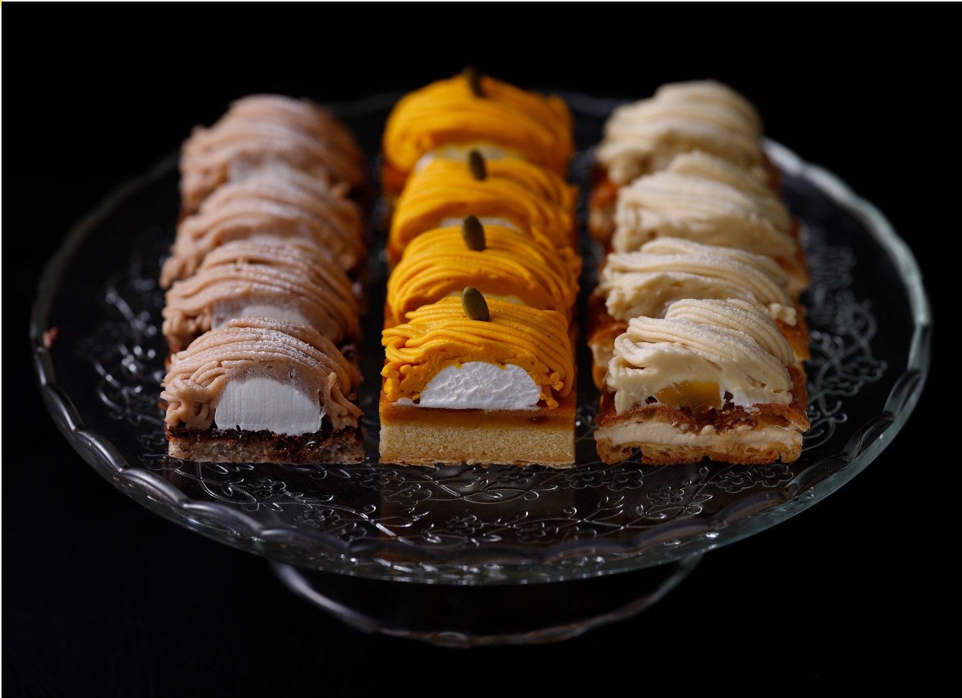 写真左：『マロンモンブラン』写真中央：『かぼちゃモンブラン』写真右：『さつまいもモンブラン』