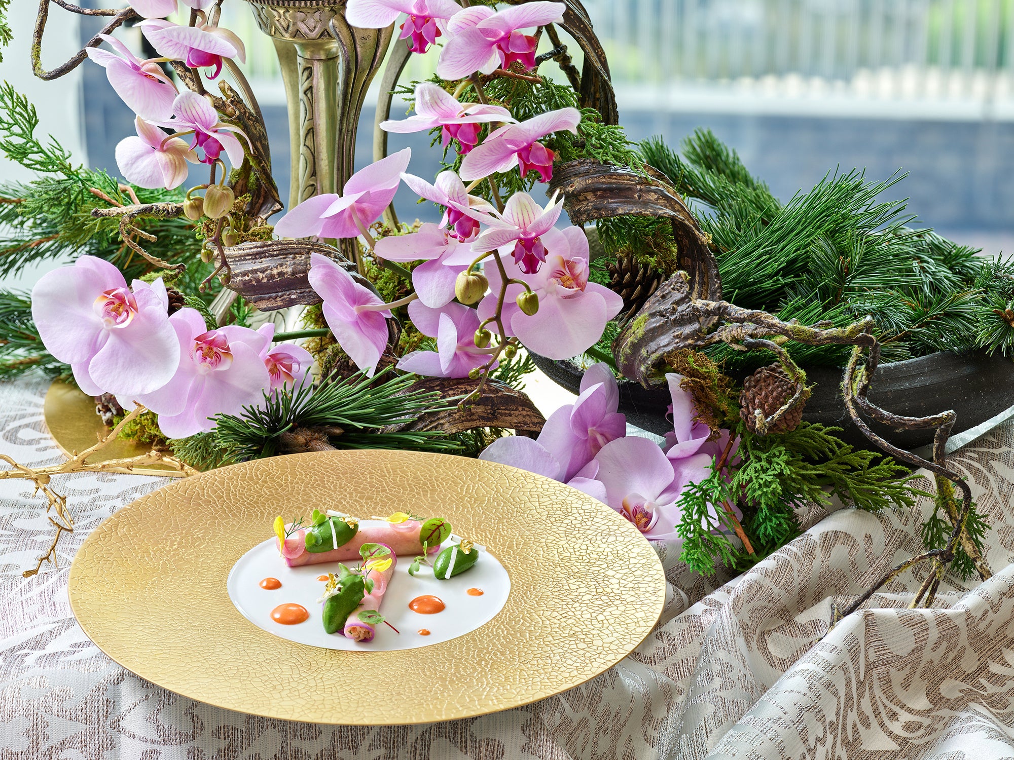 TARABAGANI　タラバガ二と柴大根のラヴィオリ 菜の花のバヴァロアとクリュスタセのクーリ