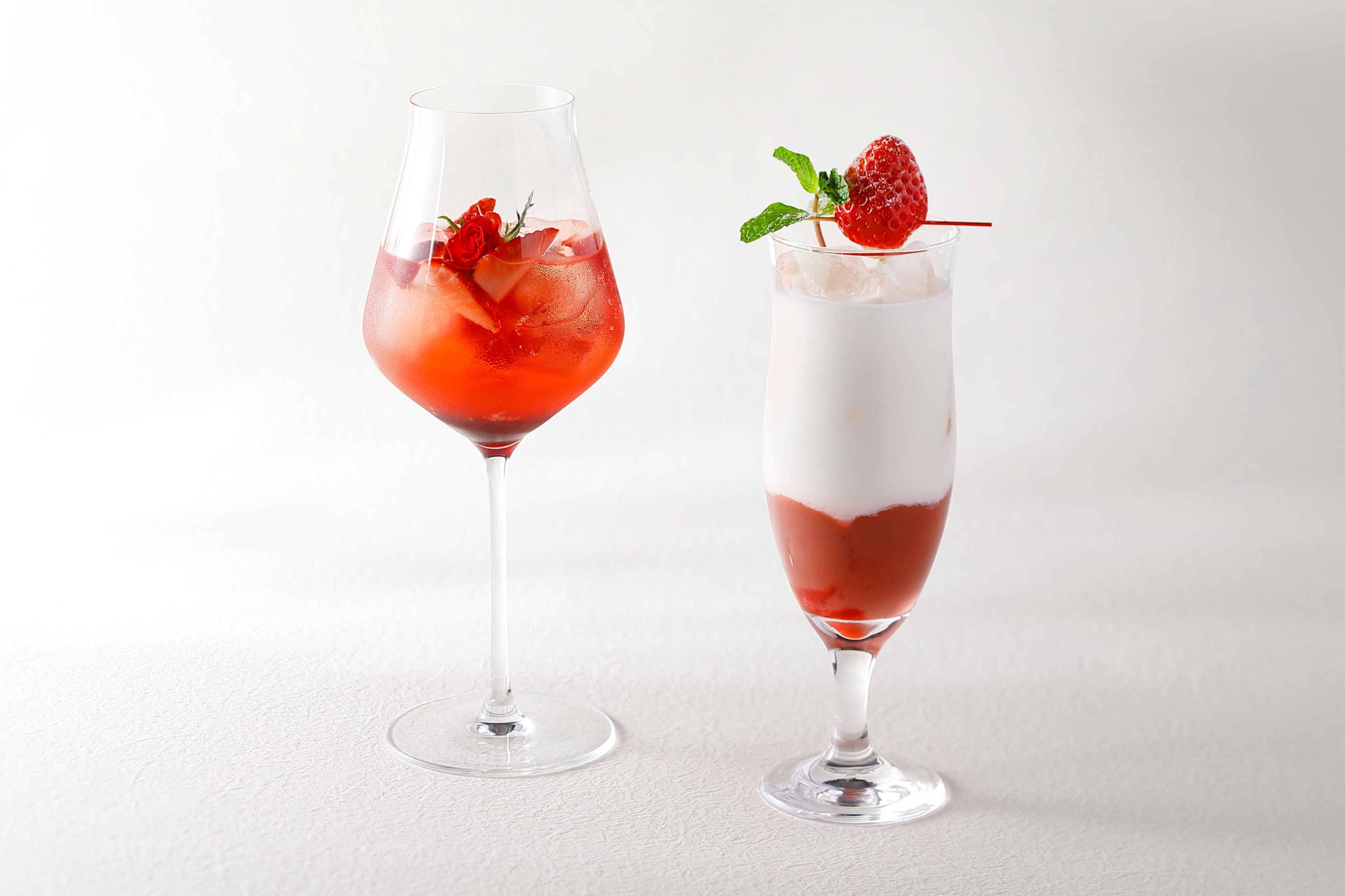 左：ラ フレーズ ルージュ　　右：あまおうミルキーウェイ