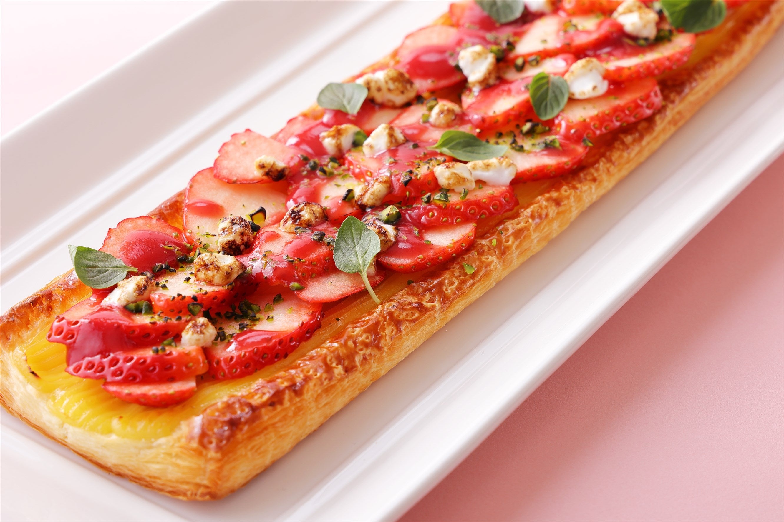 焼き立ていちごパイデニッシュ