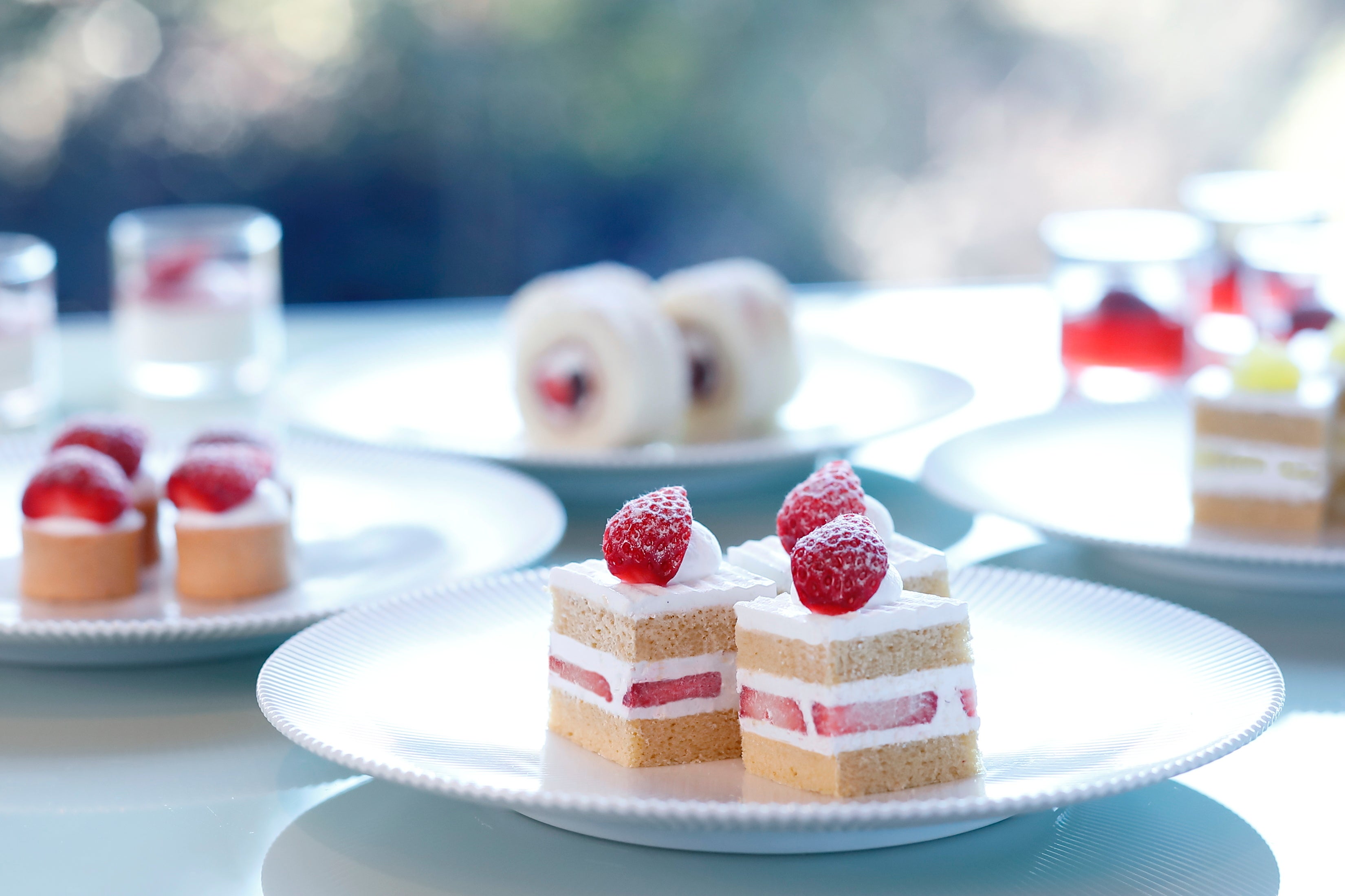 ガーデンラウンジ『スーパースイーツビュッフェ2023 ～あまおうスイーツ～』