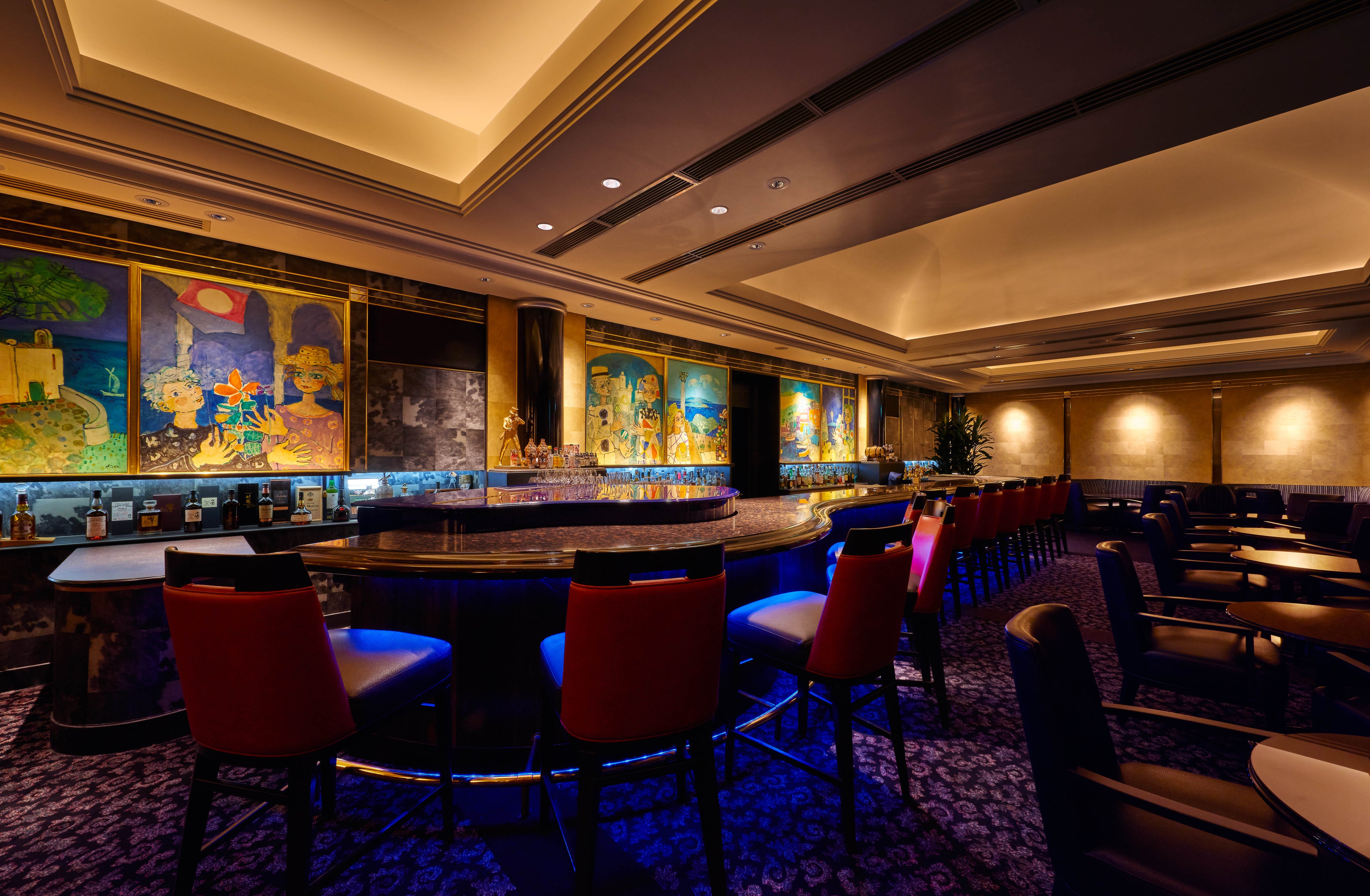 メインバー「バー カプリ」