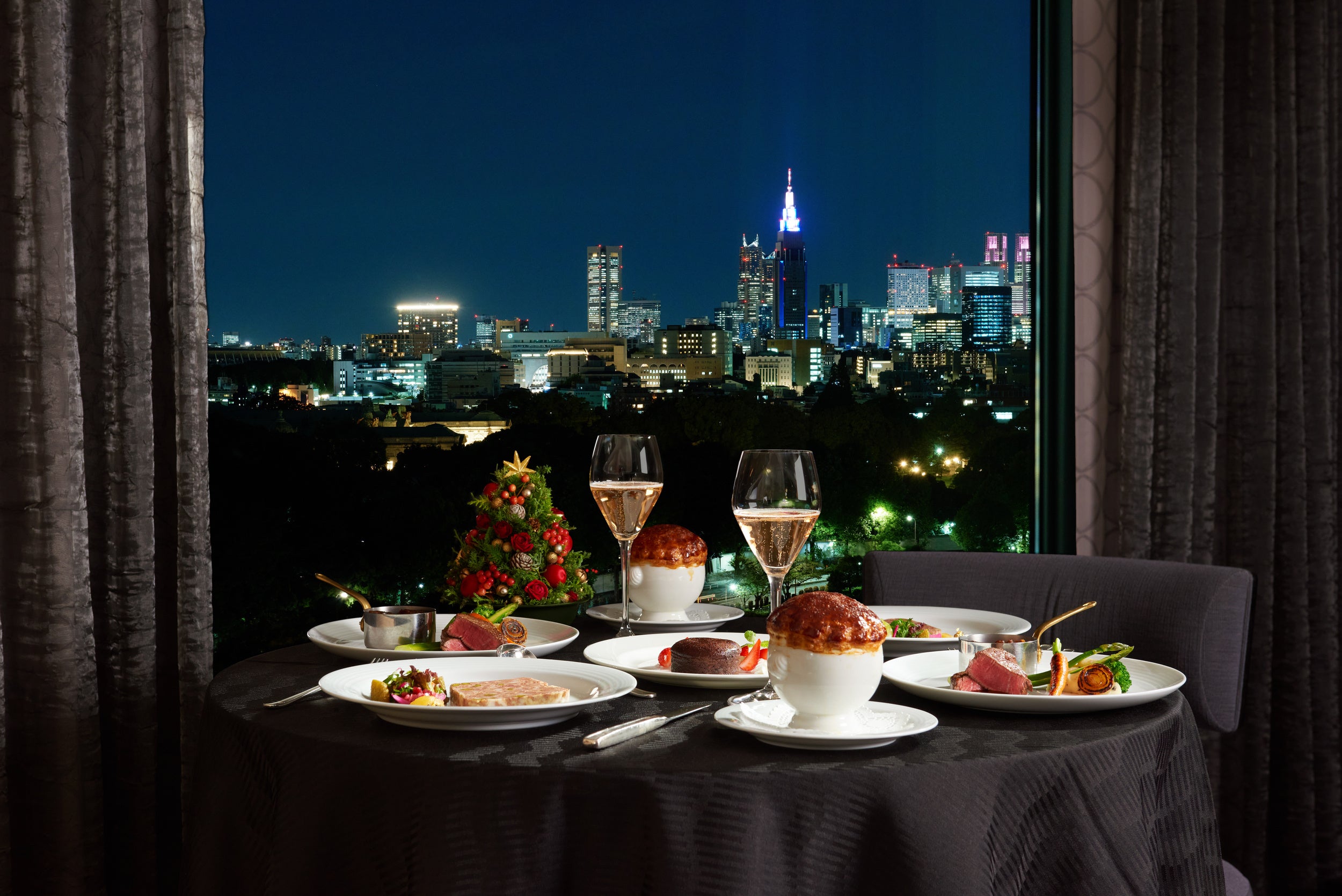 ふたりだけのプライベートダイニングで愉しむ“クリスマス限定ディナー