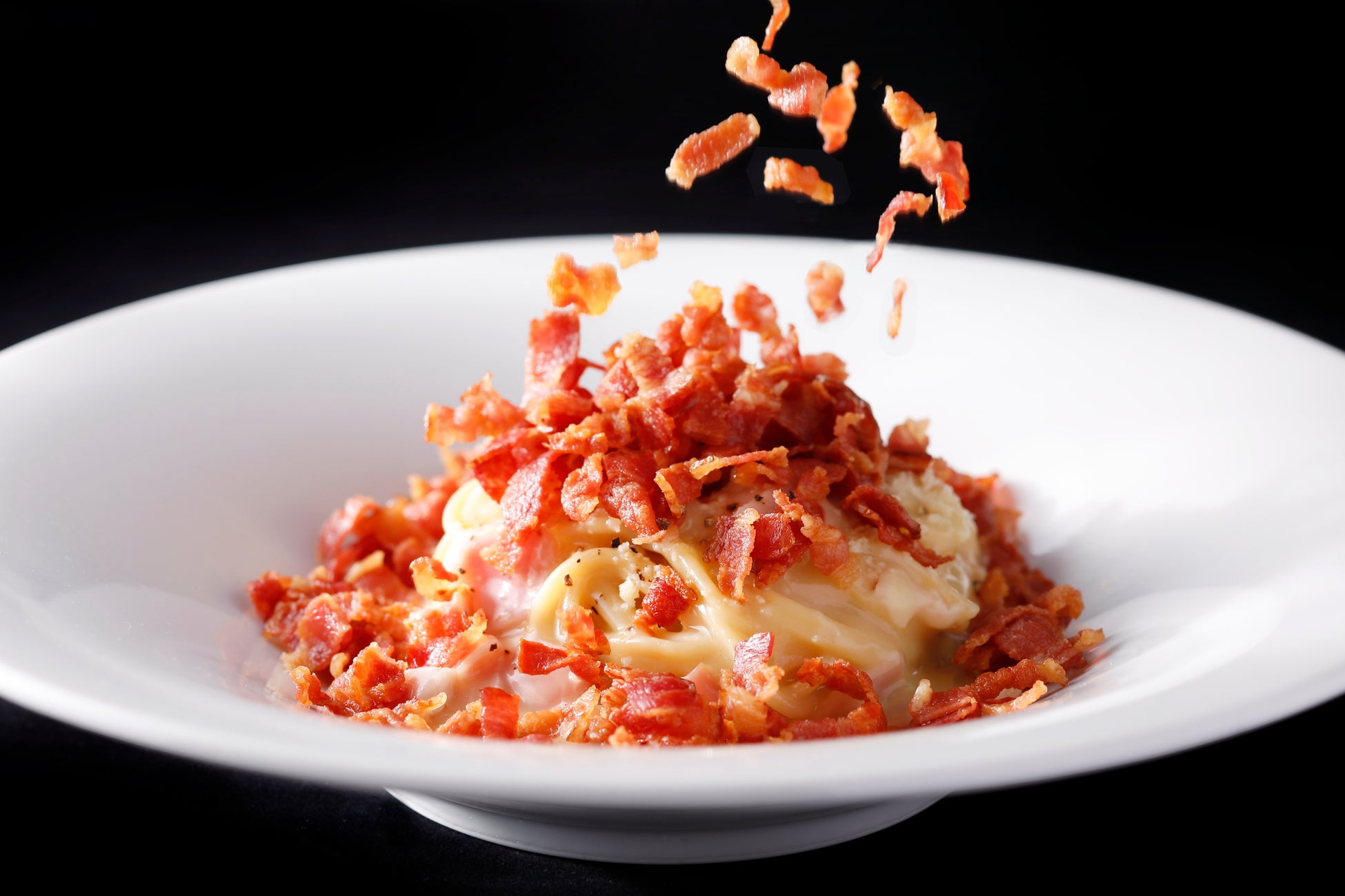 フォーリンデブはっしー氏監修の旨味たっぷりコラボメニュー! フォーリンデブはっしー氏監修の旨味たっぷりコラボメニュー!