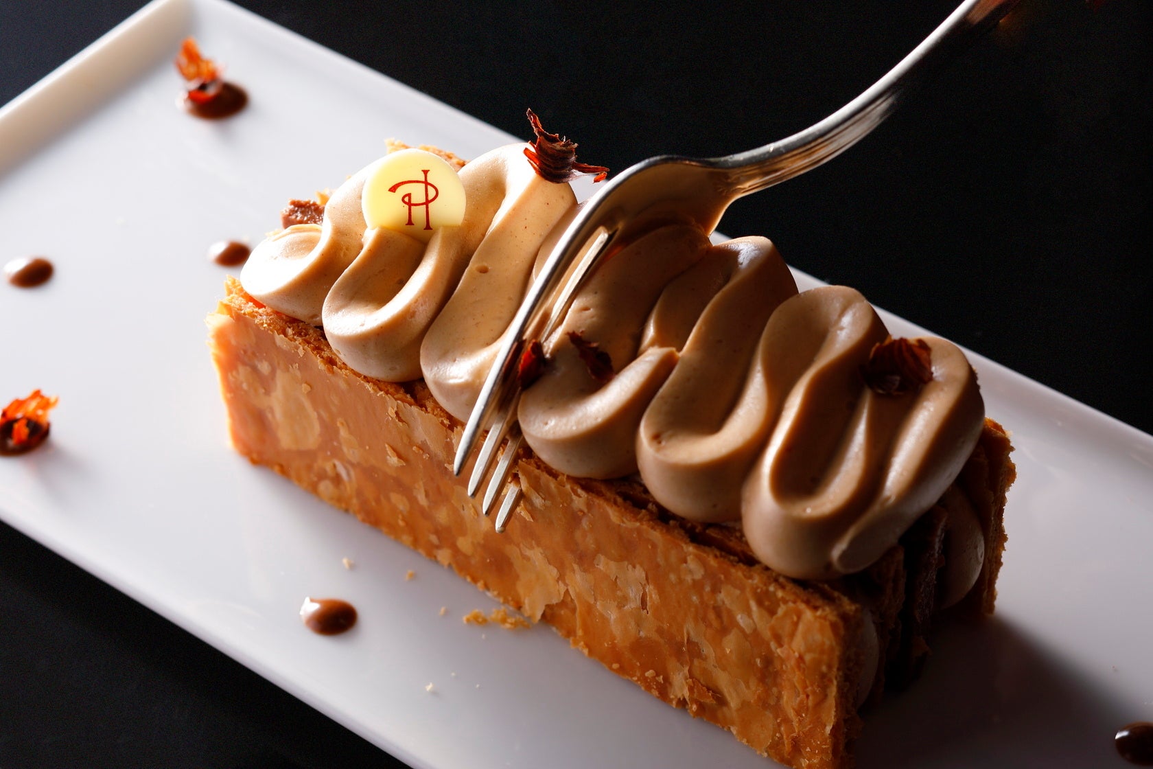 ピエール・エルメ・パリ」の代表スイーツを絶景とともに。『ドゥ