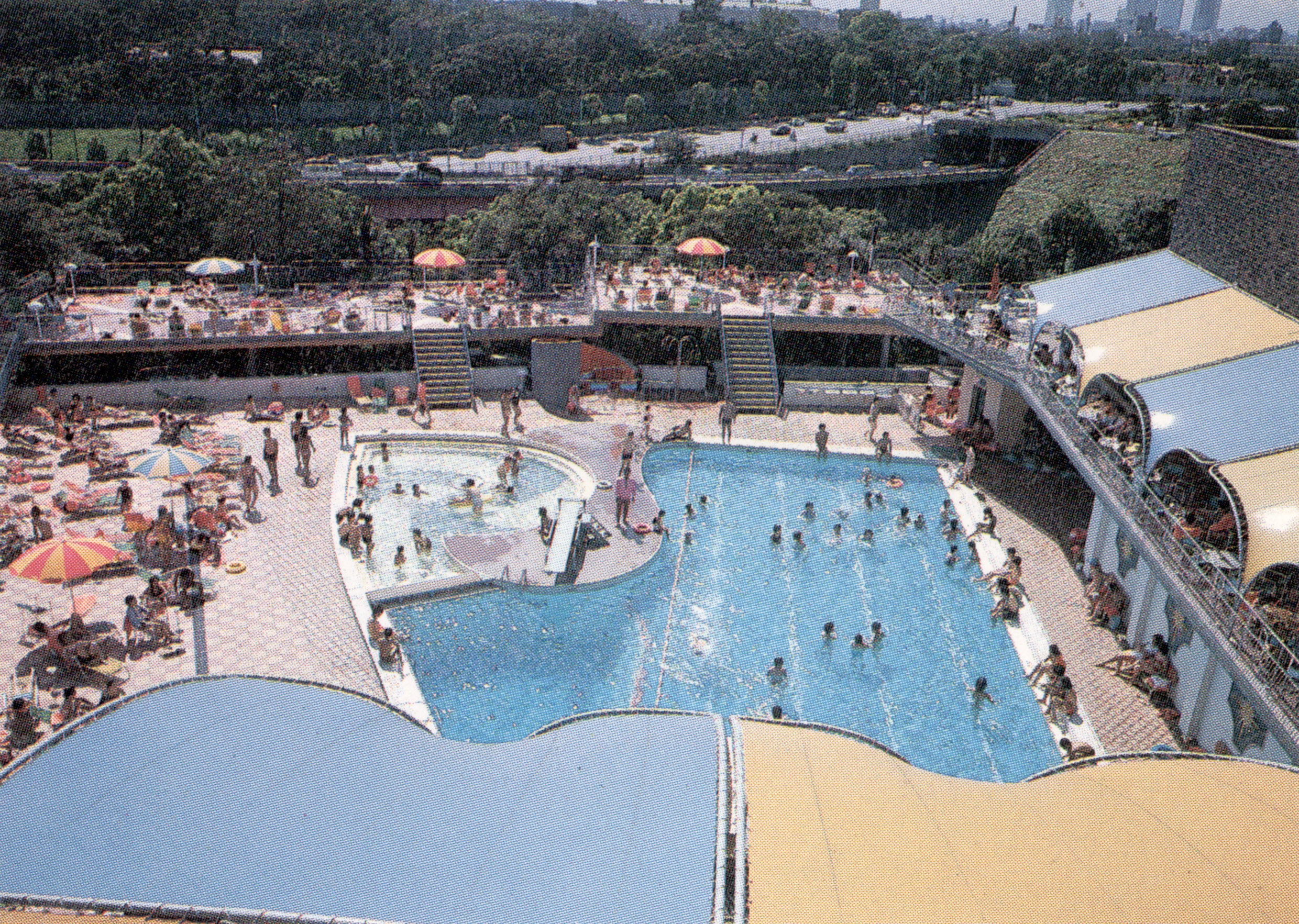 開業初期の『GARDEN POOL』