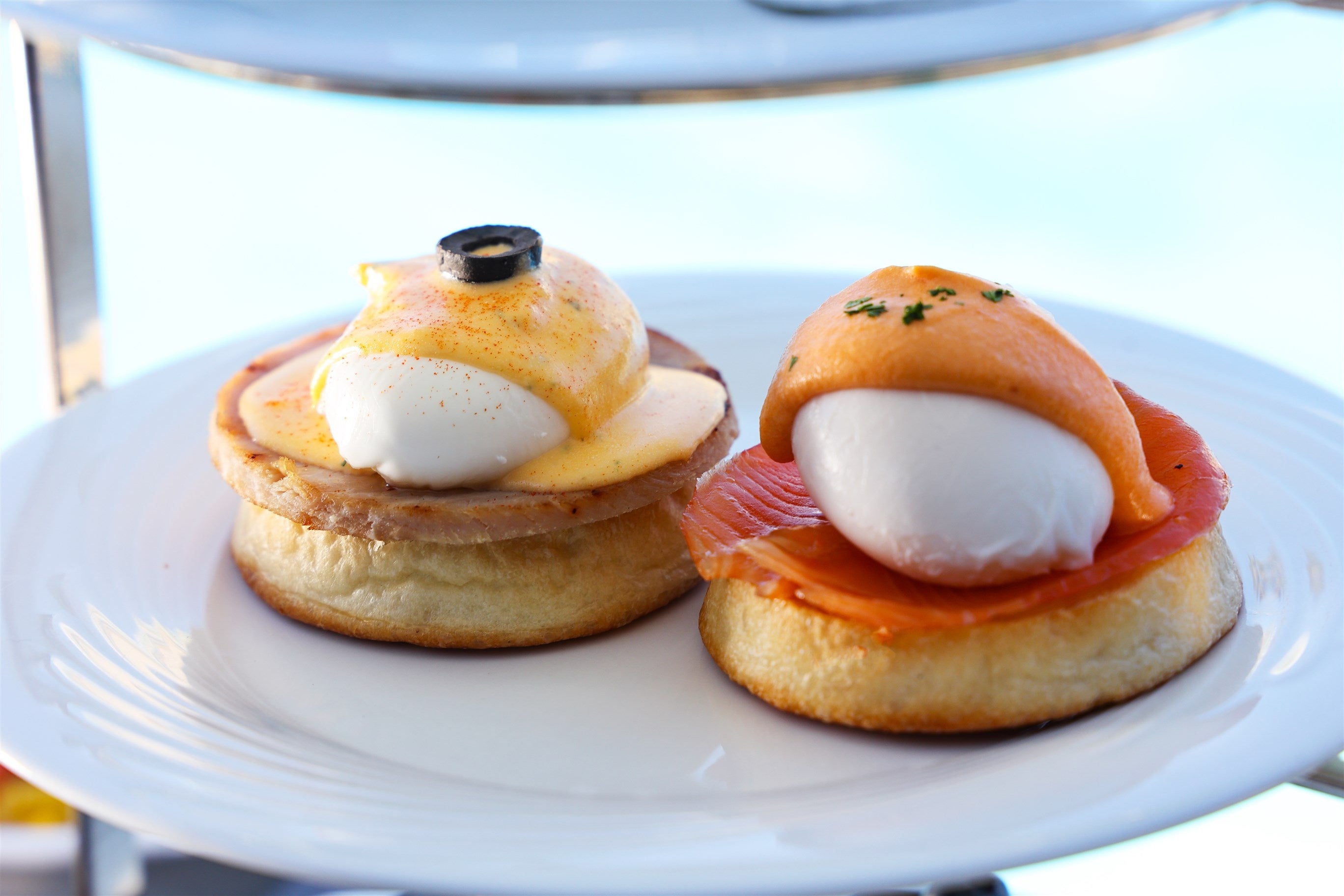 エッグ・ベネディクト 2種（ハム・スモークサーモン）