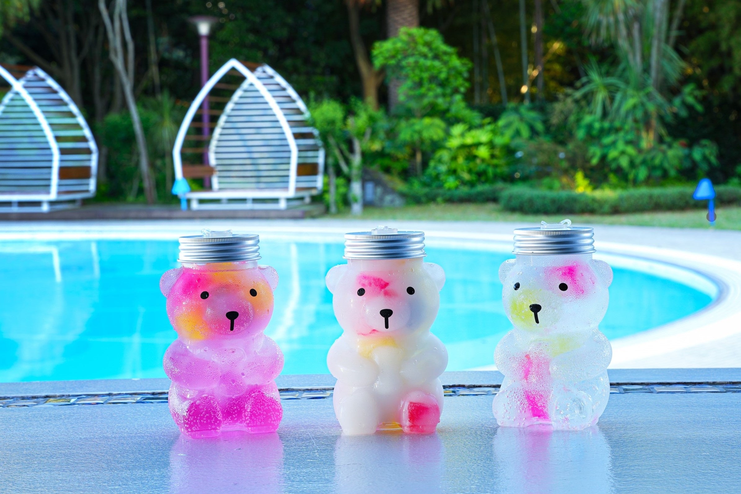 ももくま(左)、白くま(真ん中)、クリスタルくま(右)　各￥1,500（ボトル付）　※サービス料共