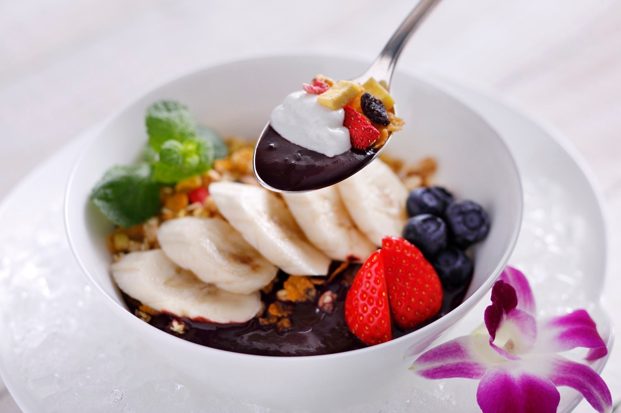 『岩泉ヨーグルトのアサイーボウル』