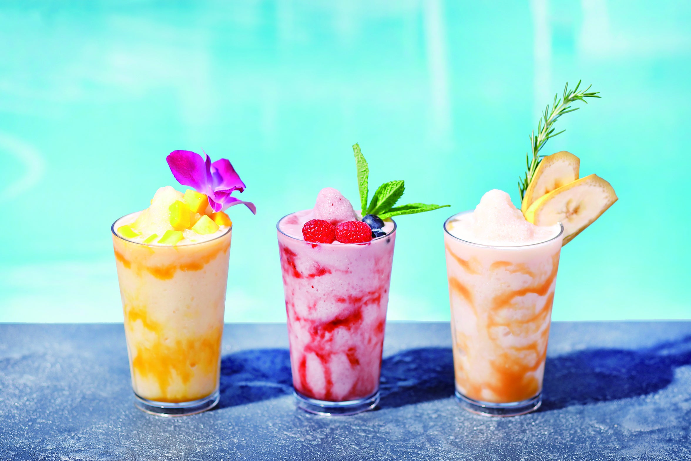 『フラッペ』（左）マンゴー（中央）ミックスベリー（右）バナナ