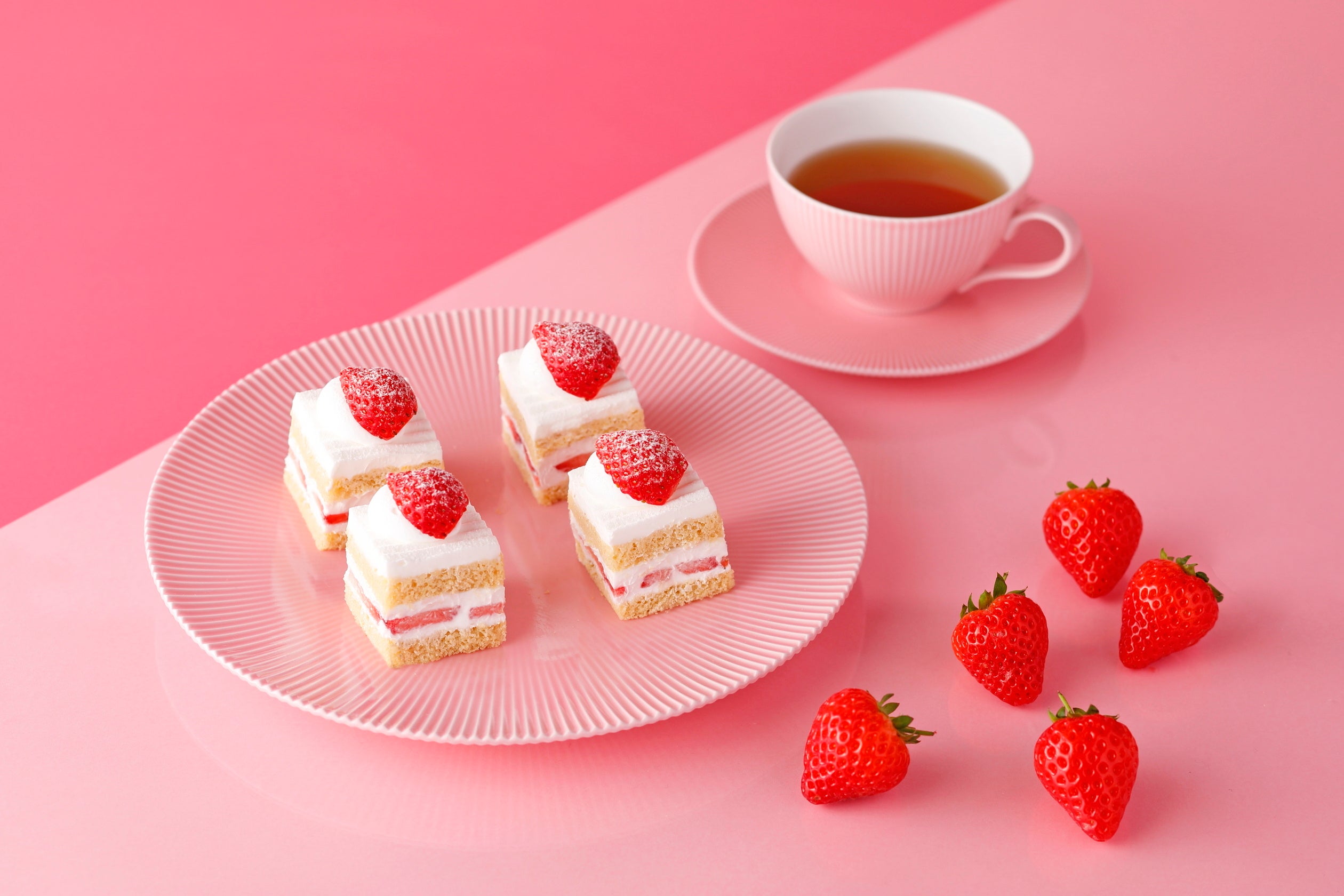 圧倒的人気”の「いちご＆あまおう」のスイーツビュッフェが12/1より