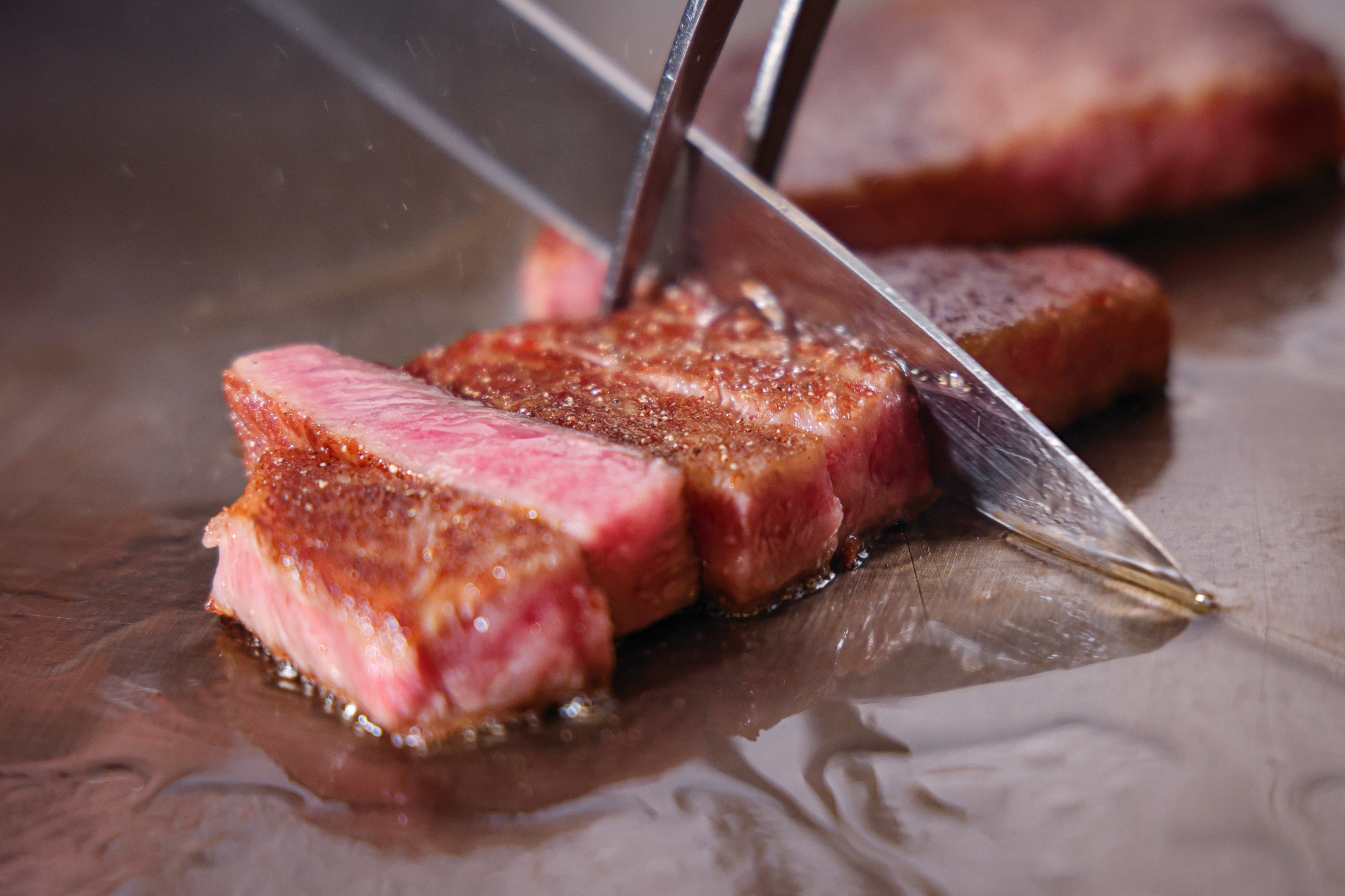 いい肉の日（11/29）限定！地上100ｍの絶景と三大和牛を堪能する贅沢コースが登場