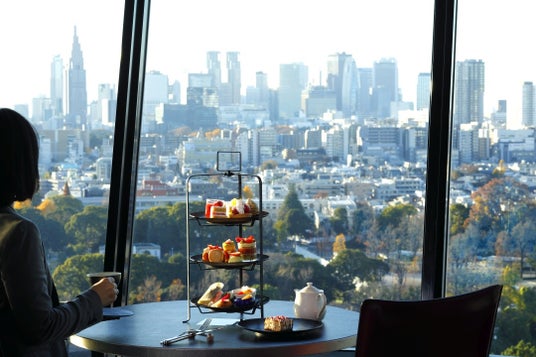 「あまおう」の季節到来!最上のアフタヌーンティーを360°パノラマビューの絶景ダイニングで! 「あまおう」の季節到来!最上のアフタヌーンティーを360°パノラマビューの絶景ダイニングで!