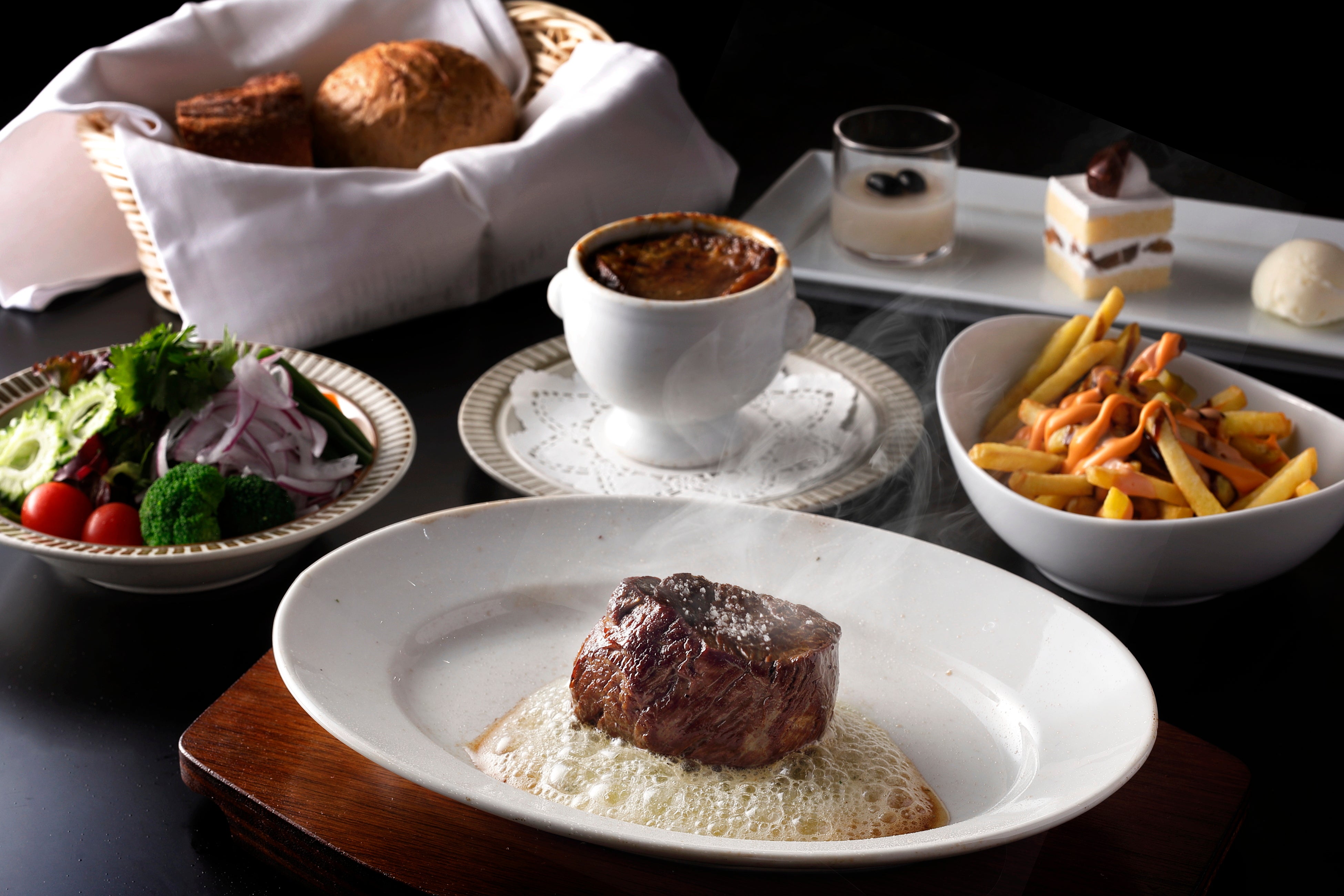 秋の“背徳”肉グルメ！ジュワっとバターと肉汁あふれる食欲刺激メニュー新登場。