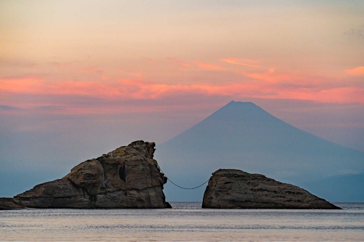 牛着岩と富士山