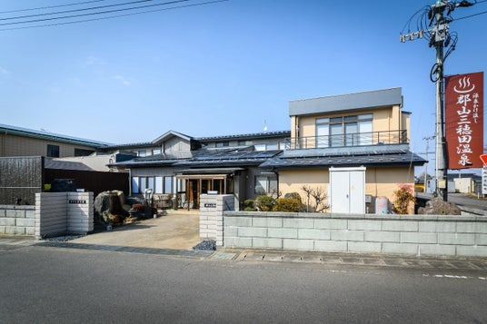 【郡山三穂田温泉】期間限定「天然地下水風呂」が露天風呂に登場。100%天然掛け流し温泉と24.8℃の地下水を交互に利用する“温冷交代浴”で夏の自律神経を整える。 【郡山三穂田温泉】期間限定「天然地下水風呂」が露天風呂に登場。100%天然掛け流し温泉と24.8℃の地下水を交互に利用する“温冷交代浴”で夏の自律神経を整える。