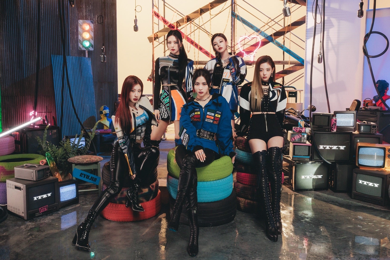 K-POP・アジア &TWICE 71D9TwxiCaL._UF1000,1000_QL80_.jpg