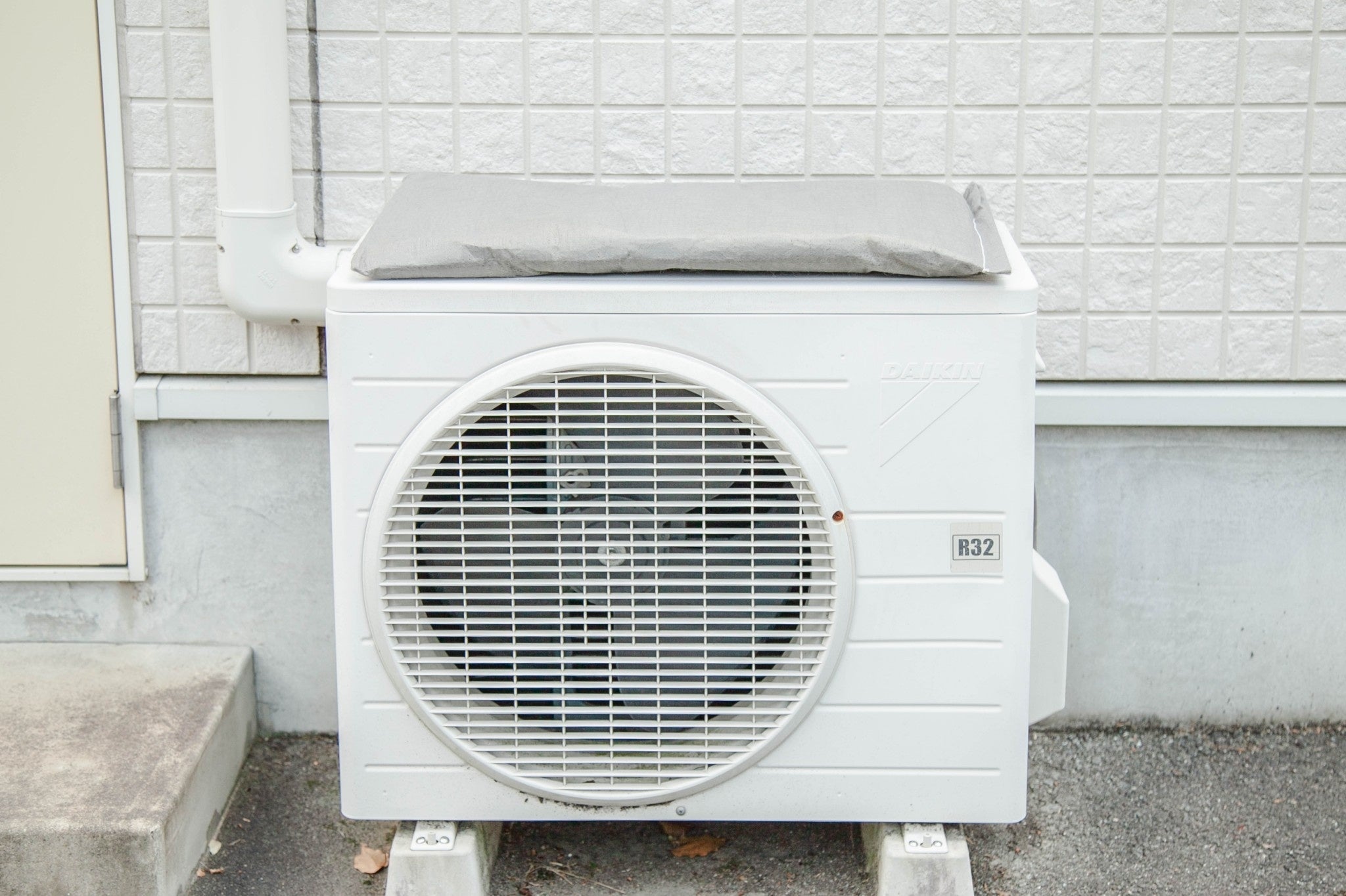 GXマット（特許申請済み）エアコン消費電力を約38%打ち水効果で節電！マスク付 新発想・雨水で省エネ】置くだけ消費電力平均38％削減。猛暑対策