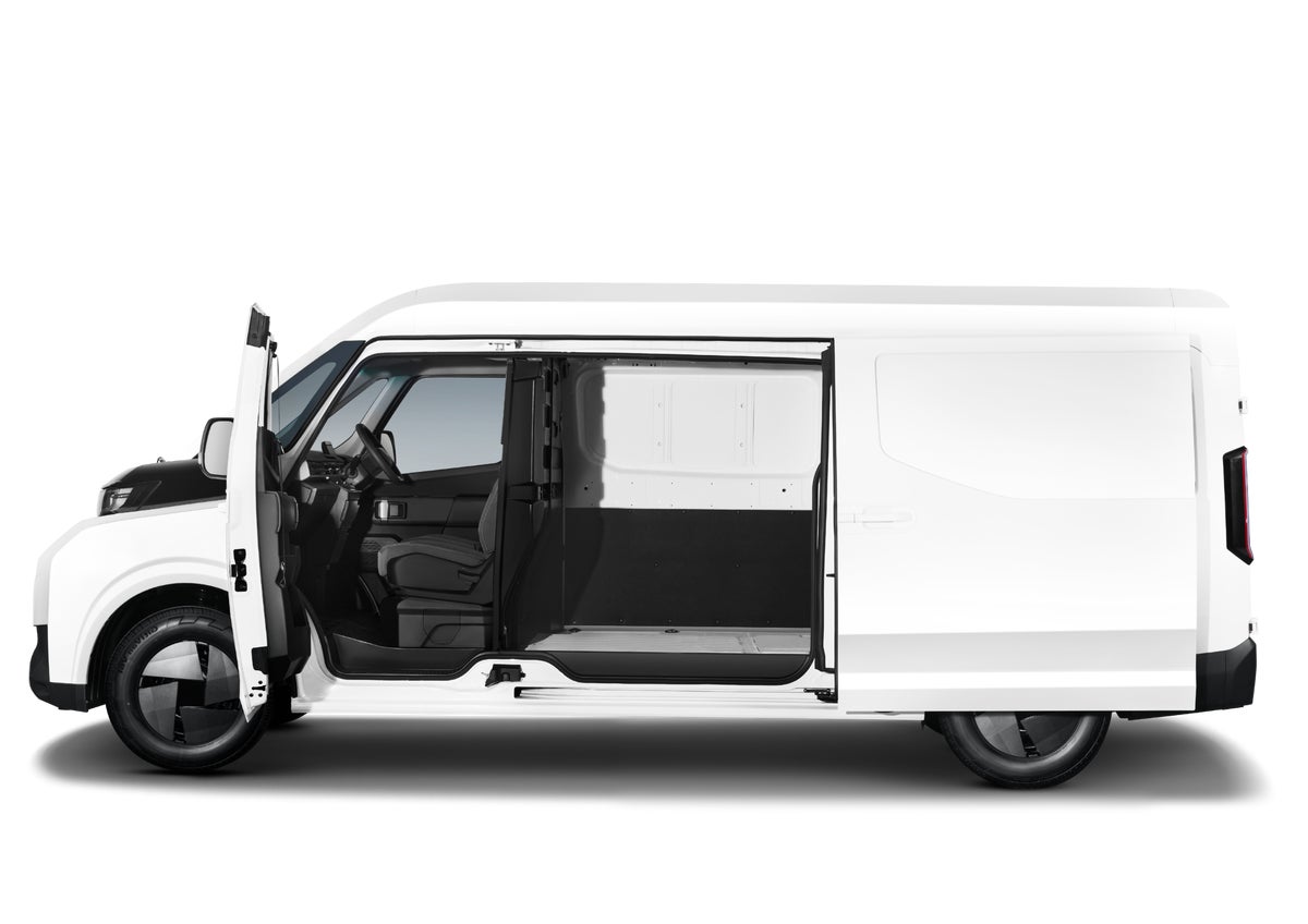 商用EV「F11VS」に荷室高150mm拡大の「3人乗りミドルルーフ仕様」が登場