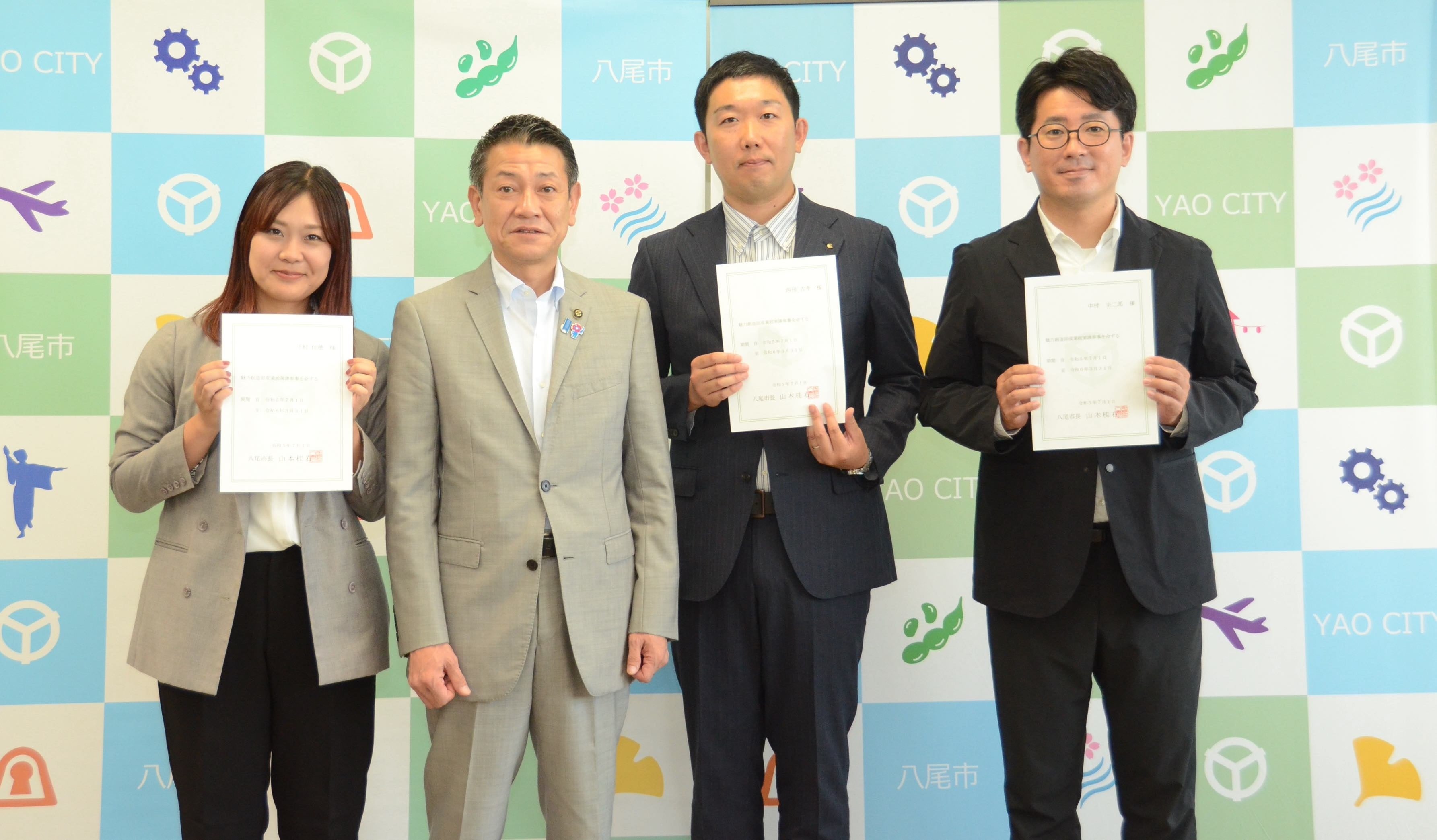 2023年7月7日に実施された八尾市での入庁式　向かって一番右がカヤック中村