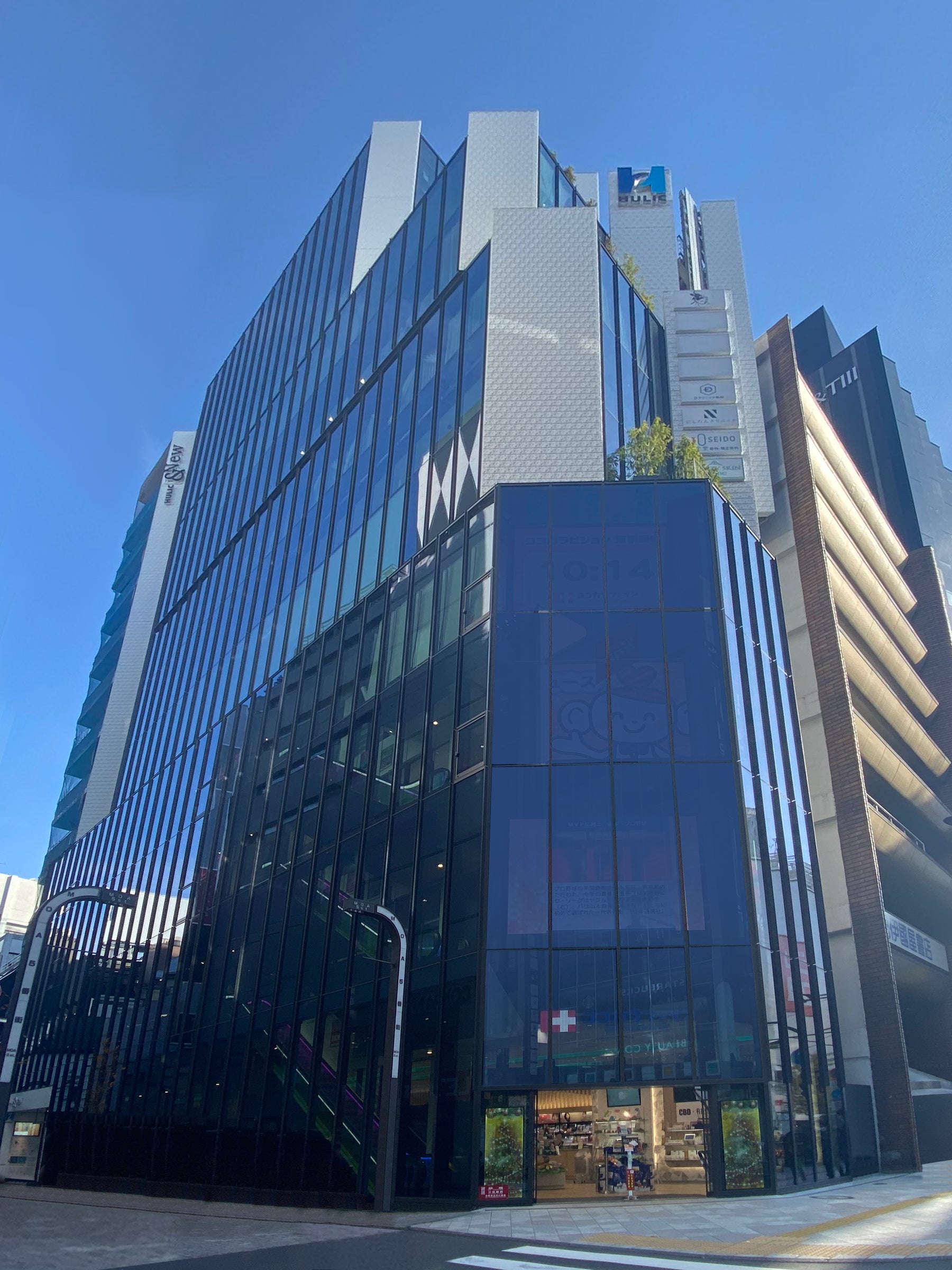 ※HULIC＆NEW SHINJUKU外観